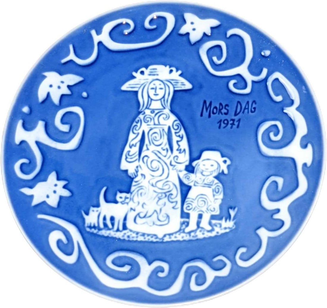 1971 Royal Copenhagen Mother's Day Collector Plate (1 of 3)