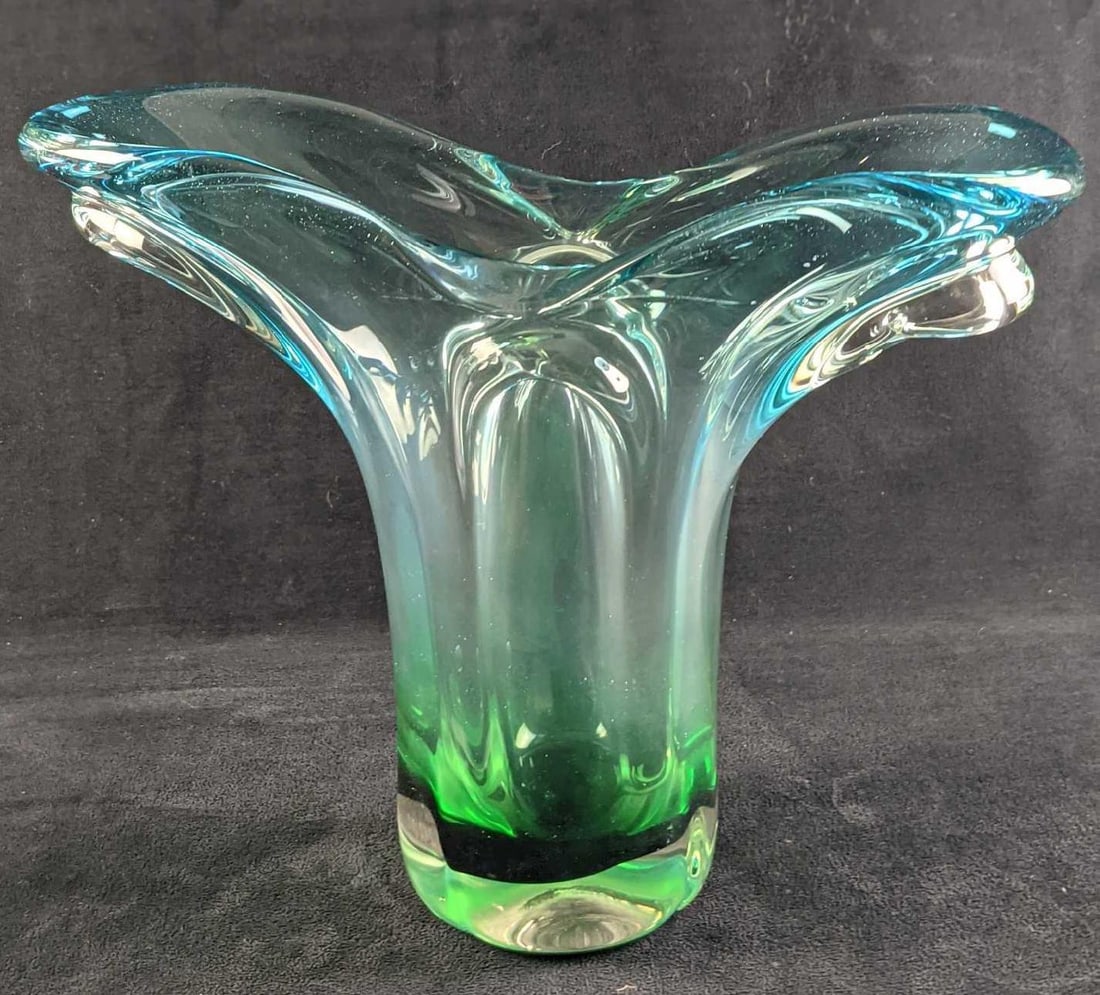 Vintage Whale Tail Art Glass Vase (1 of 5)