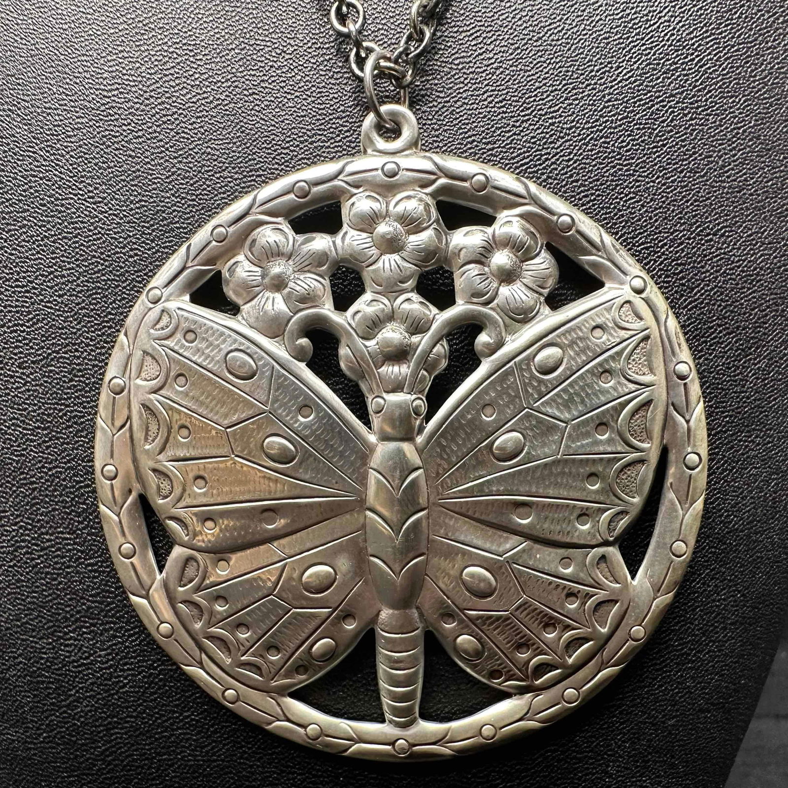 37 Gorham Sterling Silver Holiday Christmas Butterfly Ornament: This item is in good pre-owned, previously used/displayed condition with noticeable light wear, and surface scratches. Please reference all photos for full details. This piece of jewelry has been