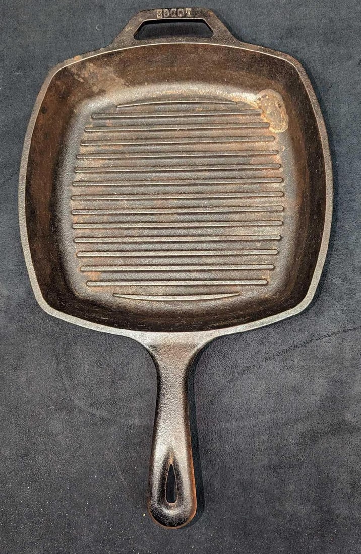 Vintage Lodge Cast Iron Skillet 10" Square Grill Pan (1 of 5)