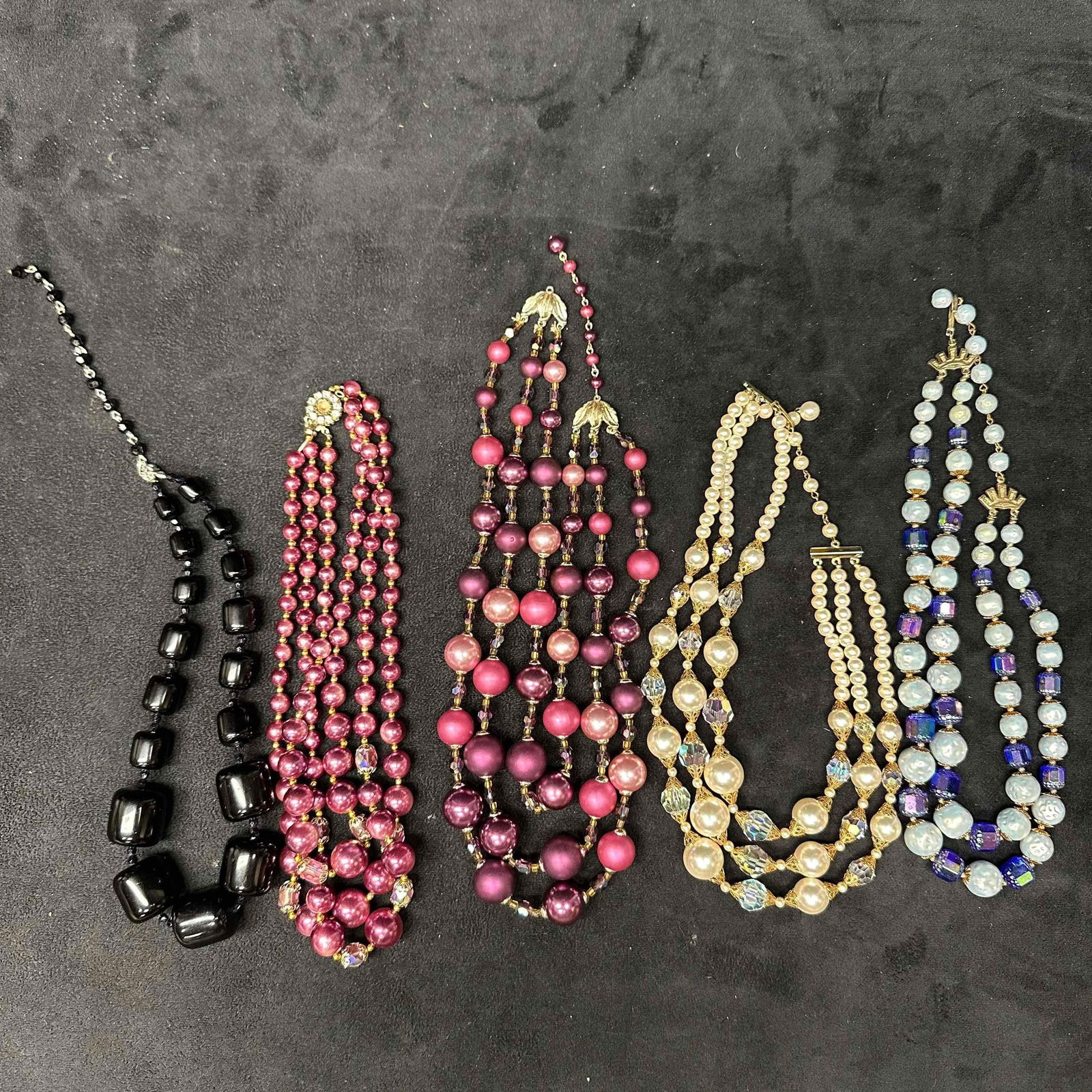 Assorted Plastic Beaded Costume Jewelry Necklace Set Five K56 (1 of 5)