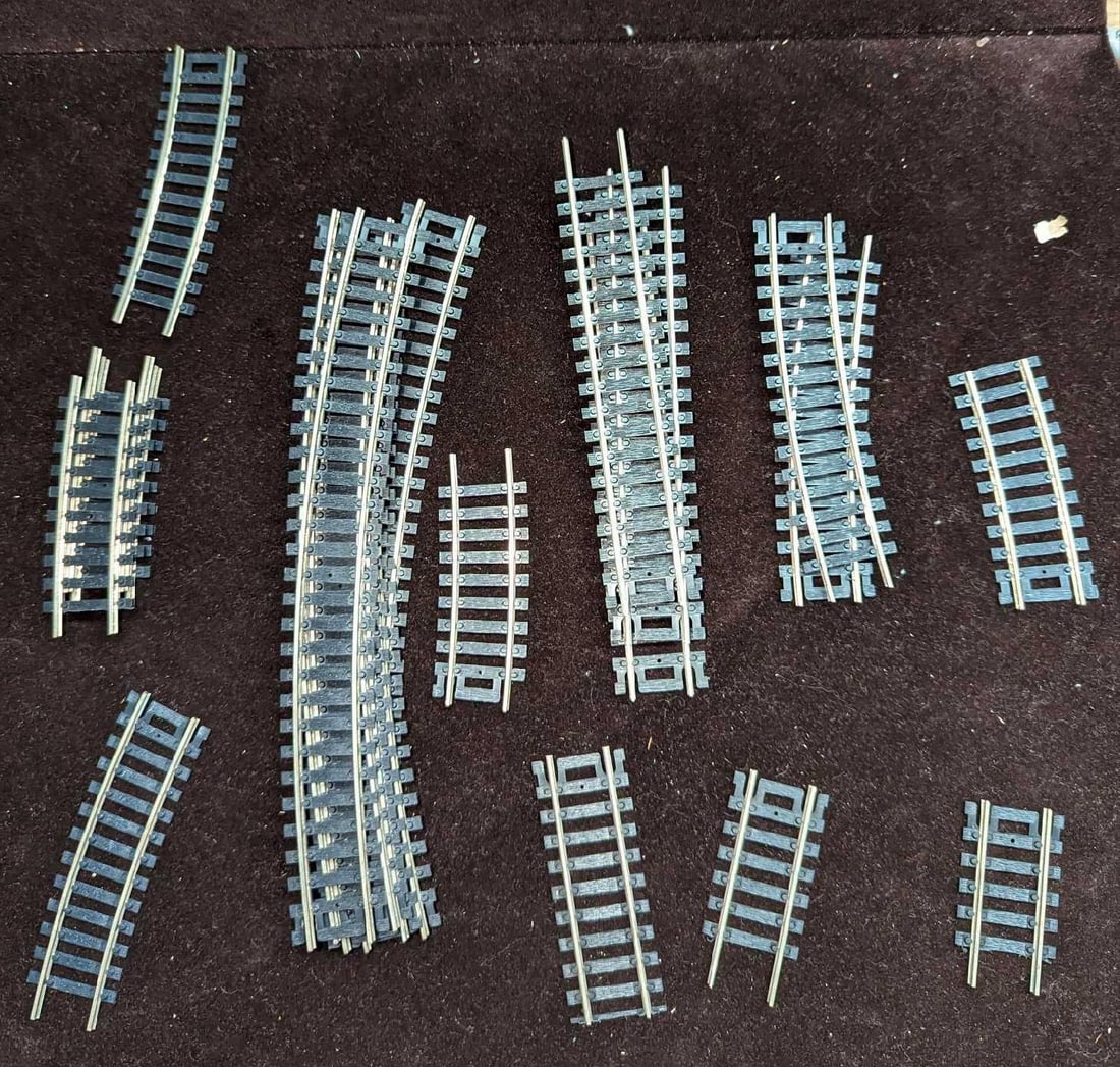 Assorted Atlas Model Train Tracks (1 of 5)