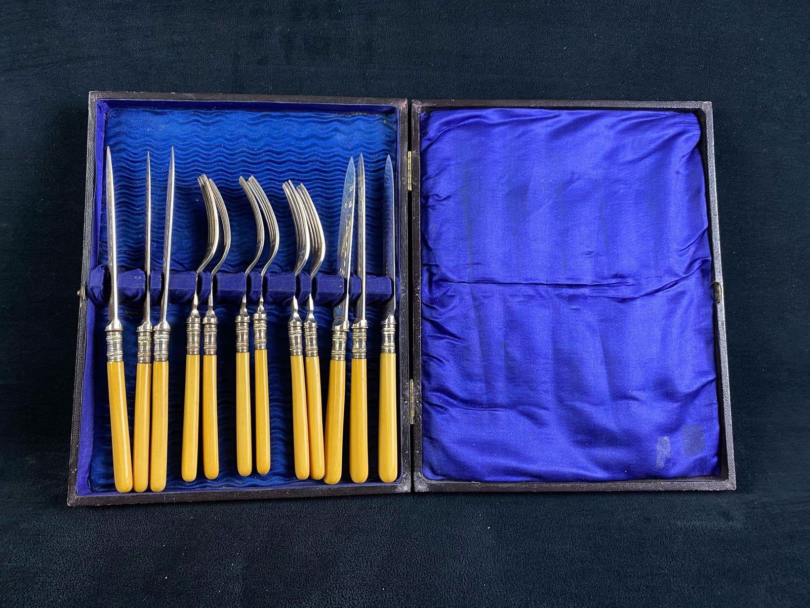 Antique James Deakin & Sons Etched Silver Plate Bakelite Handled Forks & Knives (1 of 13)