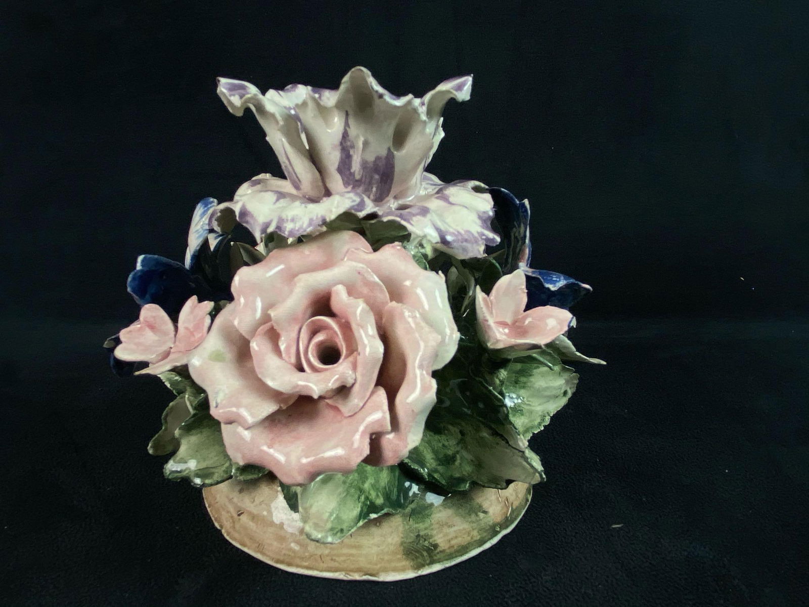 Vintage Authentic Italy Capodimonte Glazed Porcelain 6" Bouquet Center Piece: Vintage Authentic Italy Capodimonte Glazed Porcelain 6" Bouquet Center Piece. This authentic piece is in good condition with one leaf end chipped off please see all our pictures they are part of o