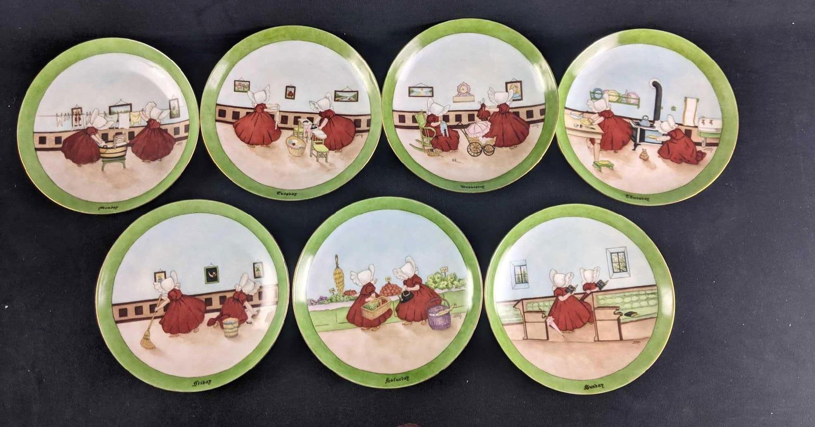 Days of the Week Plates Sunbonnet Babies Plates: Days of the Week Plates Sunbonnet Babies Plates These are cute plates with Monday through Sunday on them showing a design called "Sunbonnet Babies" doing chores. These are in good condition 