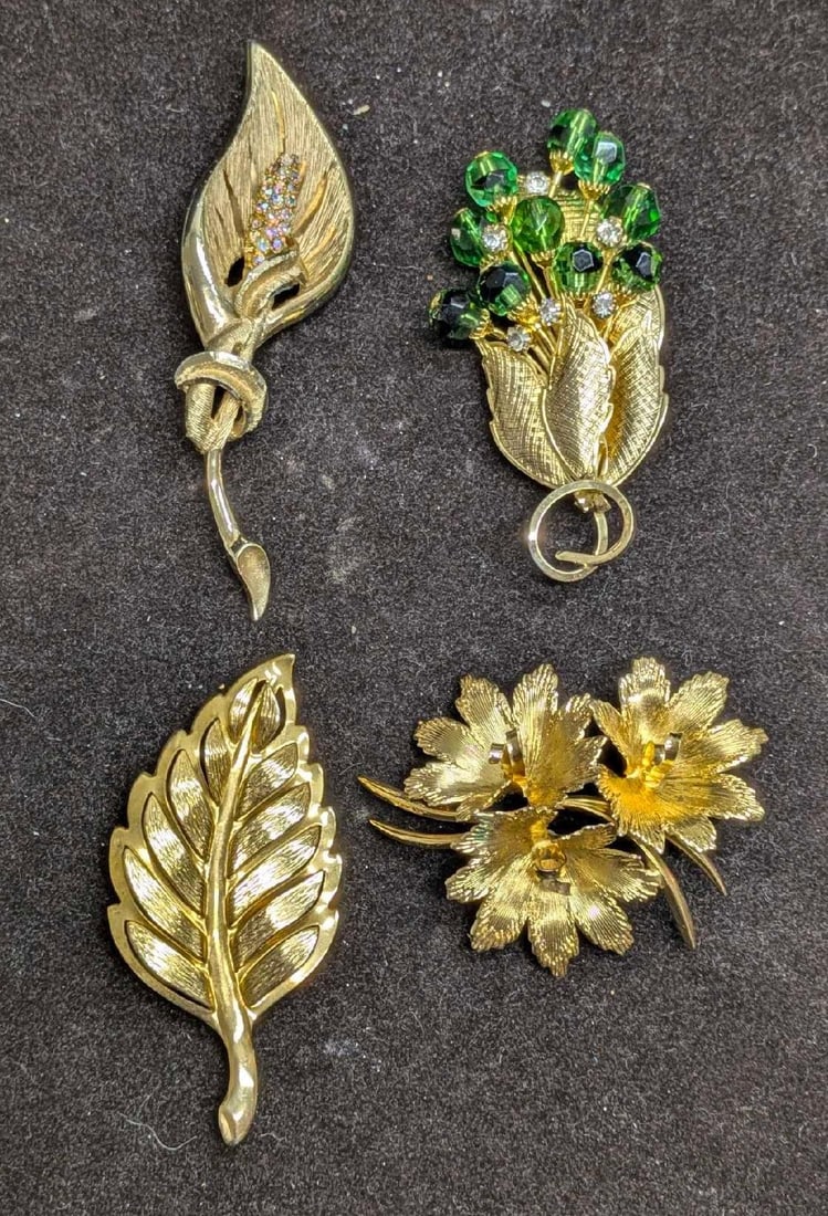 Vintage Unmarked Gold Tone Floral Leaf Rhinestones AB Crystals Brooch Pins (1 of 6)