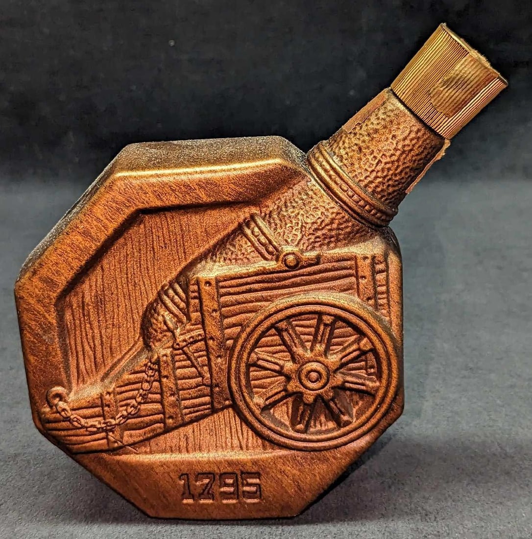 Vintage 1970 Jim Beam Cannon Decanter: Vintage 1970 Jim Beam Cannon Decanter. Made of "Regal China". This is approx 7 1/2" x 2" x 7 1/2" and it weighs 1.30lb. There is some wear and light sticker residue. 