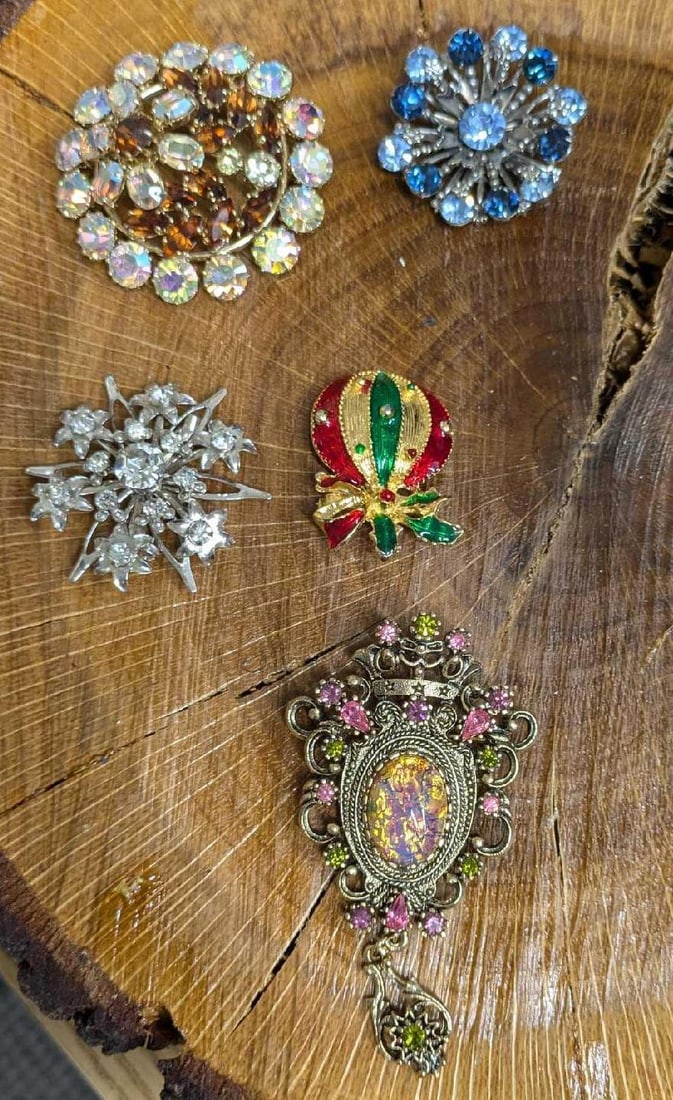 5 Vintage Rhinestone (1 of 8)