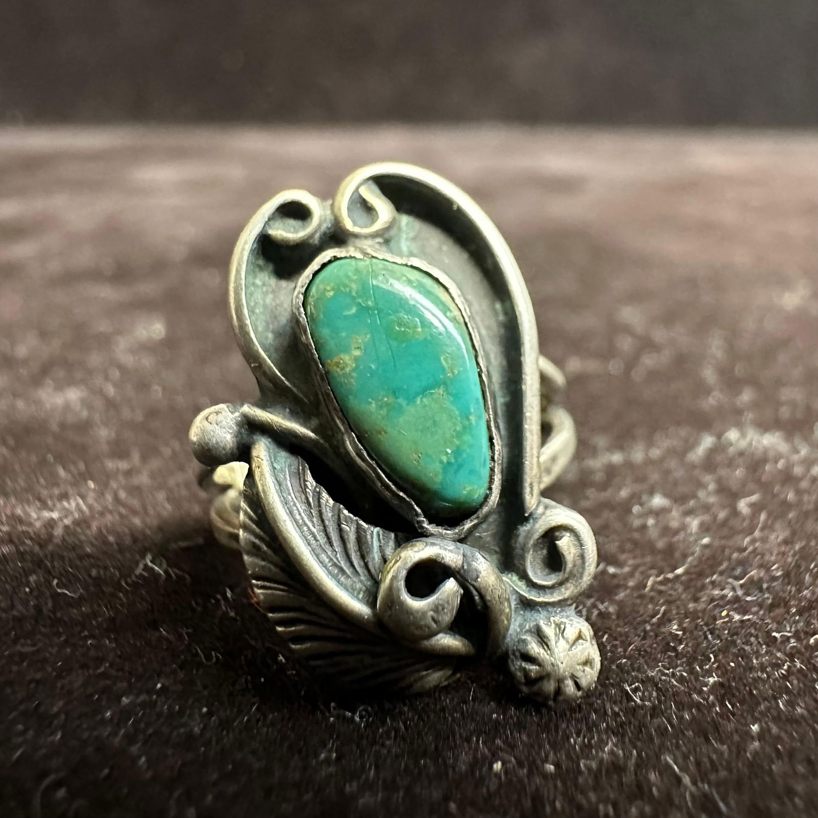 Green Turquoise Stone Leaf Feather Navajo Style Silver Ring (1 of 9)