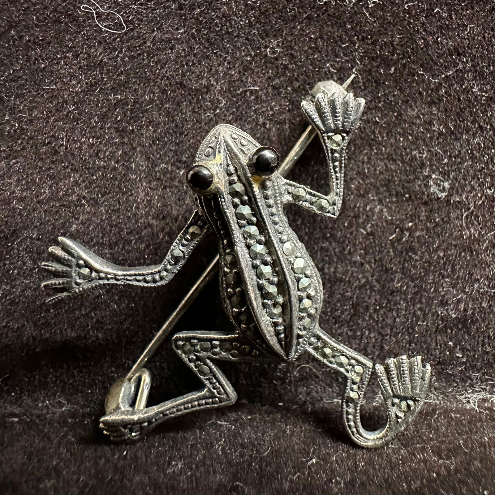 Marcasite Accents with Black Onyx Eyes Sterling Silver Frog Brooch Pin 925 (1 of 5)