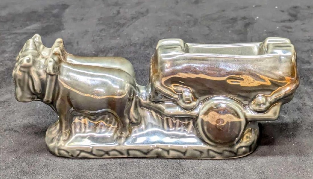Vintage Glazed Porcelain Cattle Pulling Cart Ashtray (1 of 5)