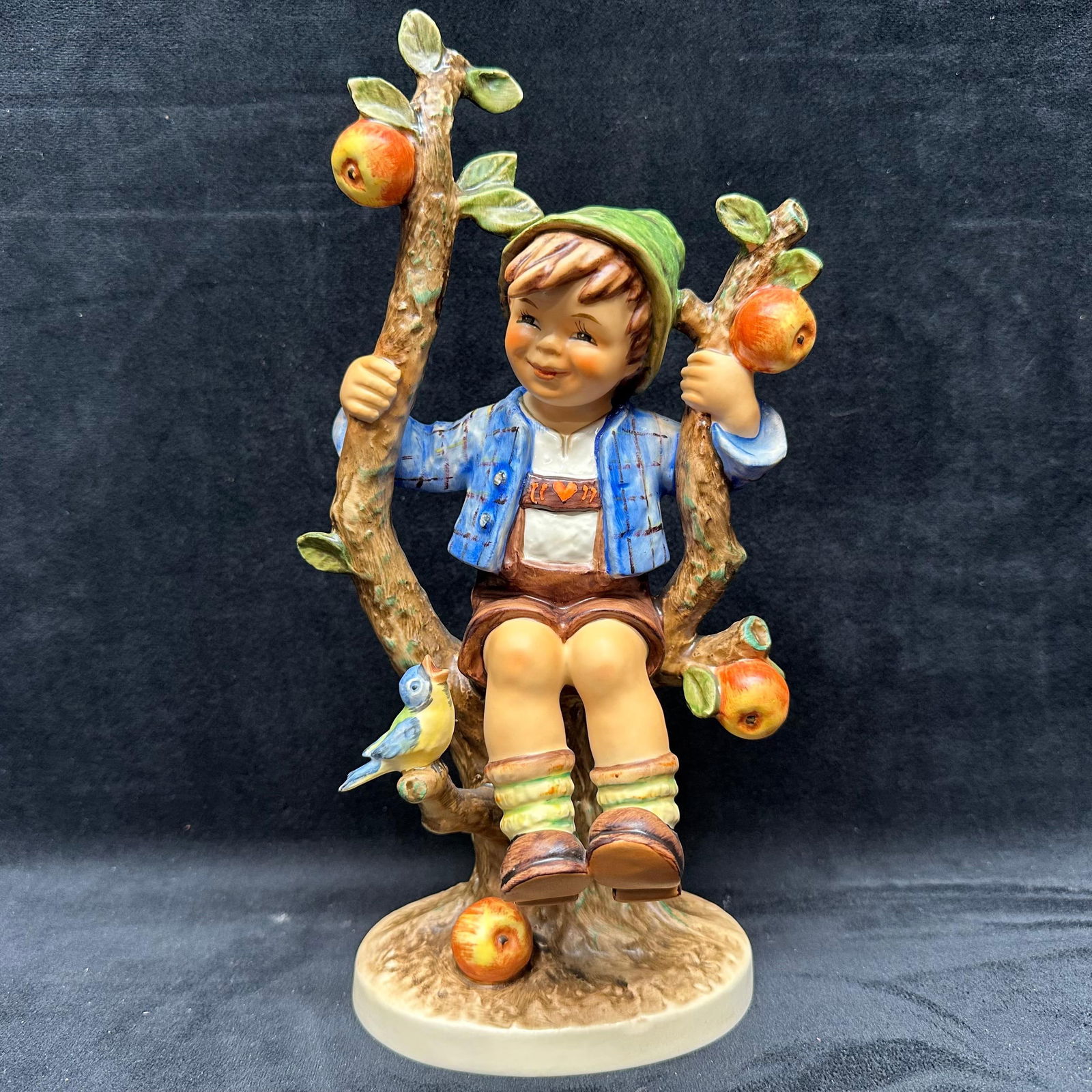 Hummel Goebel Figurine Apple Tree Boy 142V Germany (1 of 6)