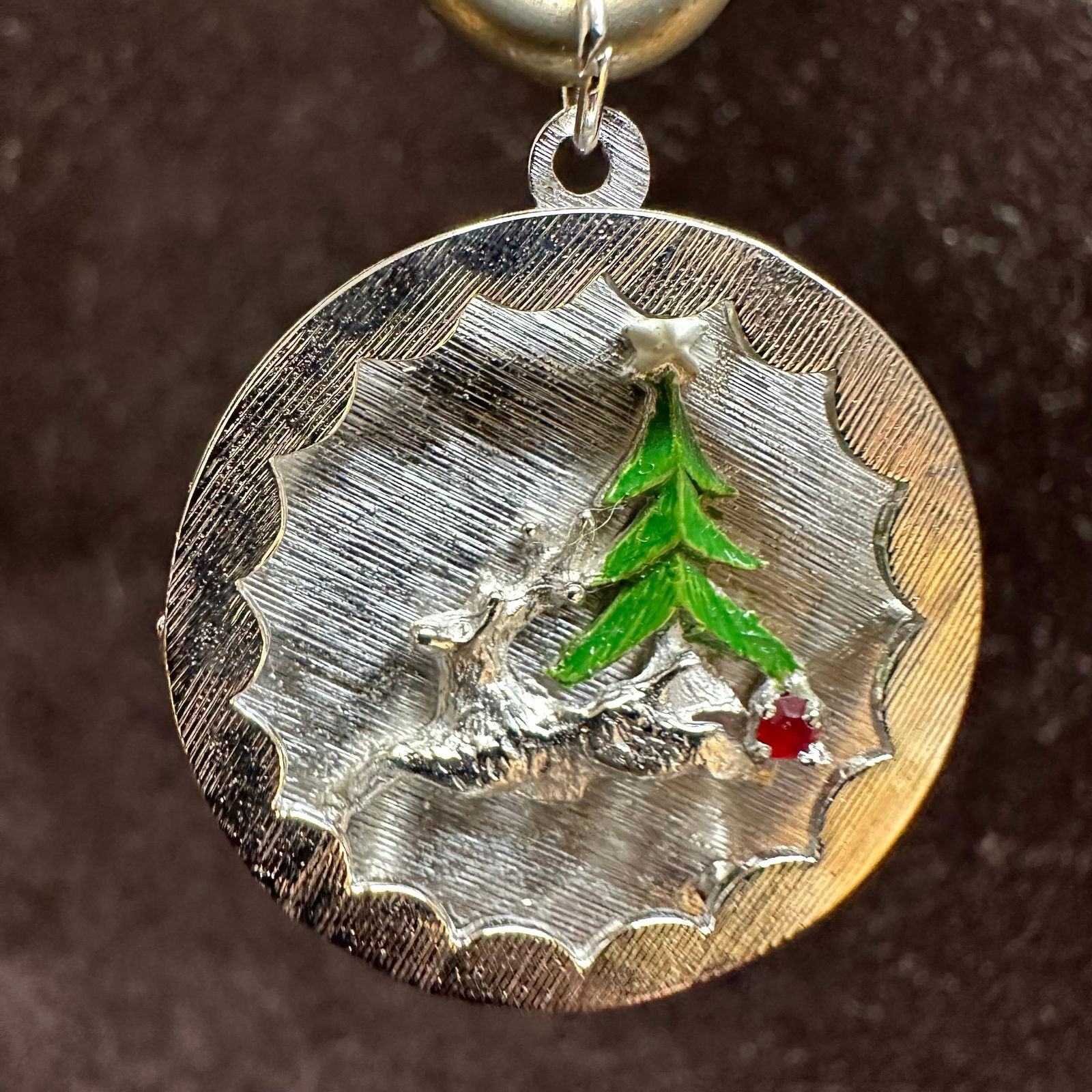 M and M Sterling Silver Reindeer Christmas Tree Pendant Q60 (1 of 4)