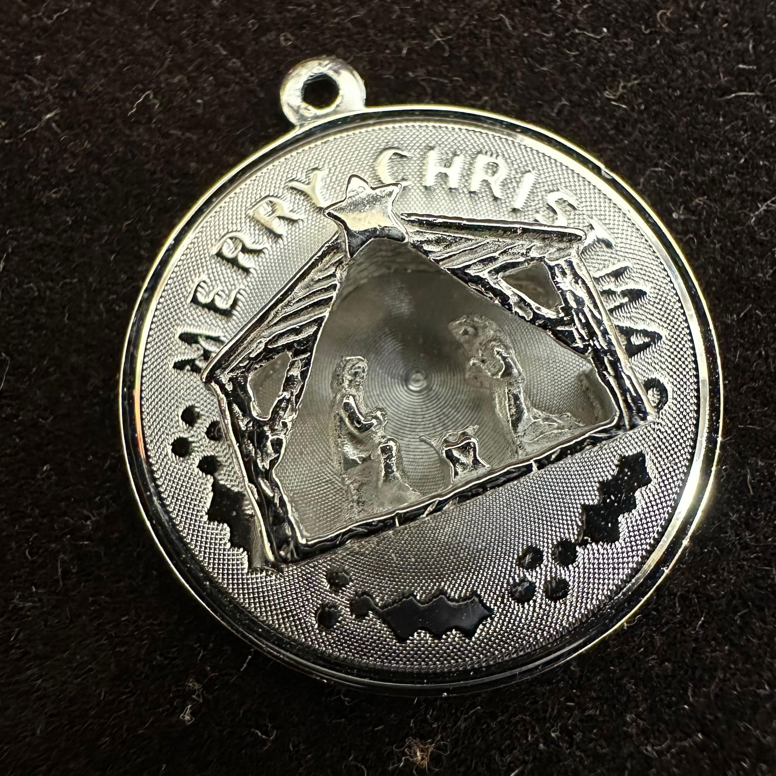 M and M Sterling Silver Holy Night Nativity Scene Pendant Q62 (1 of 4)