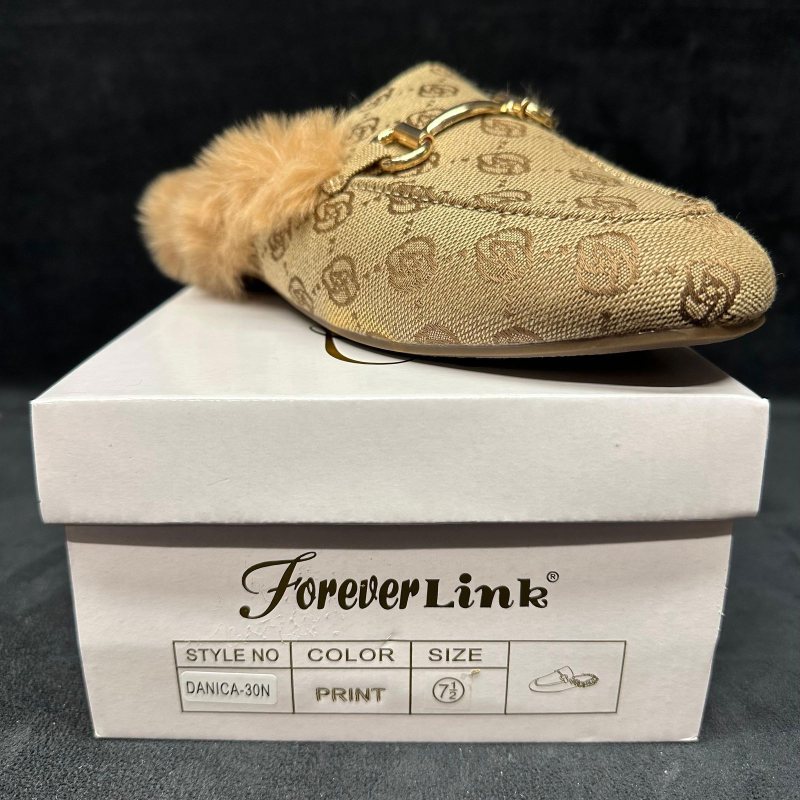 Forever Link Danica-30N Faux Fur Print Pattern Loafers Slip-On: The item is in like-new, previously displayed condition with light wear and surface scratches. Please see all photos for full details. Loafers: Size 7 1/2. Box: 10 3/4" x 6 3/4" x 4". Wei