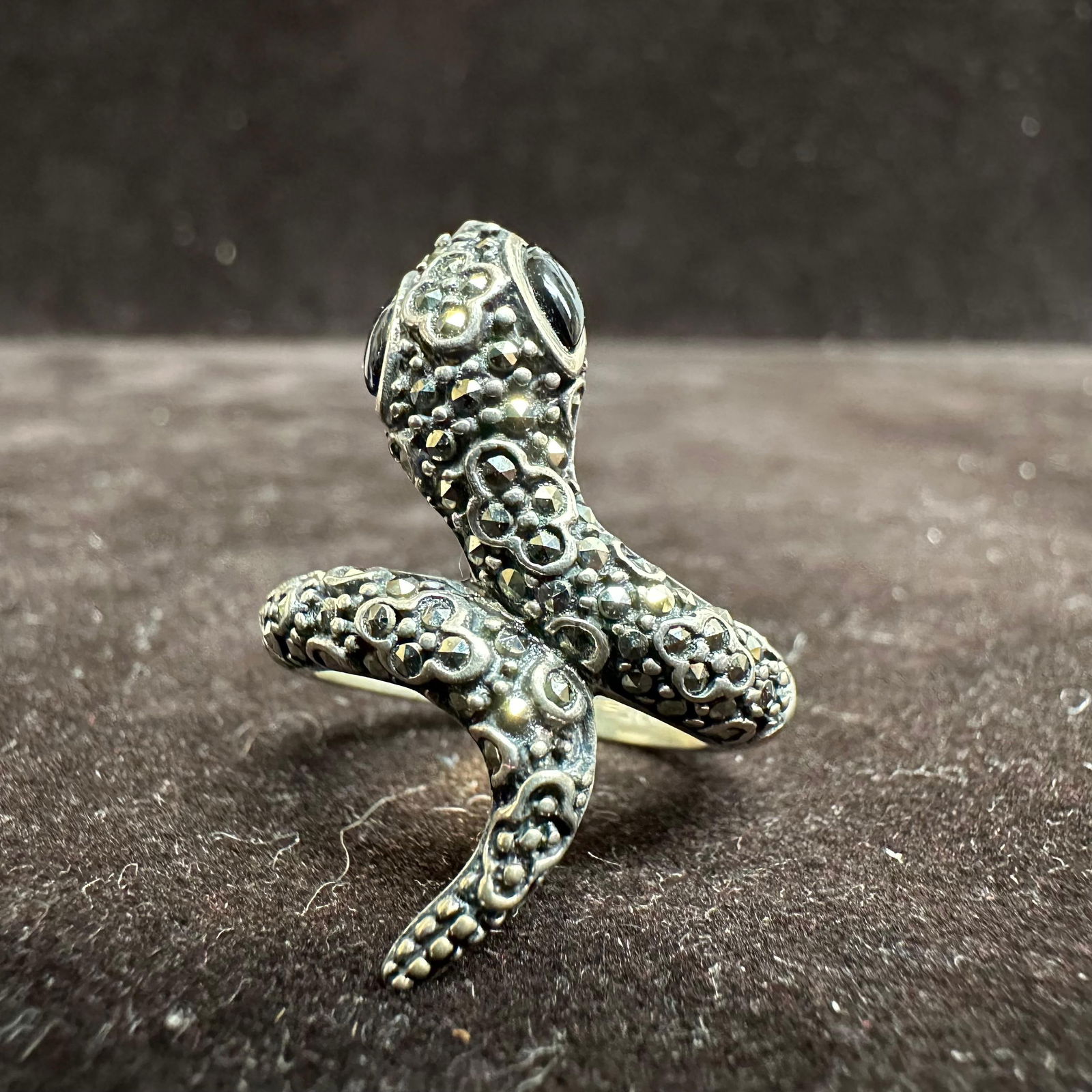 Black Onyx Eyes and Marcasite Accents Sterling Snake Ring L30 (1 of 8)