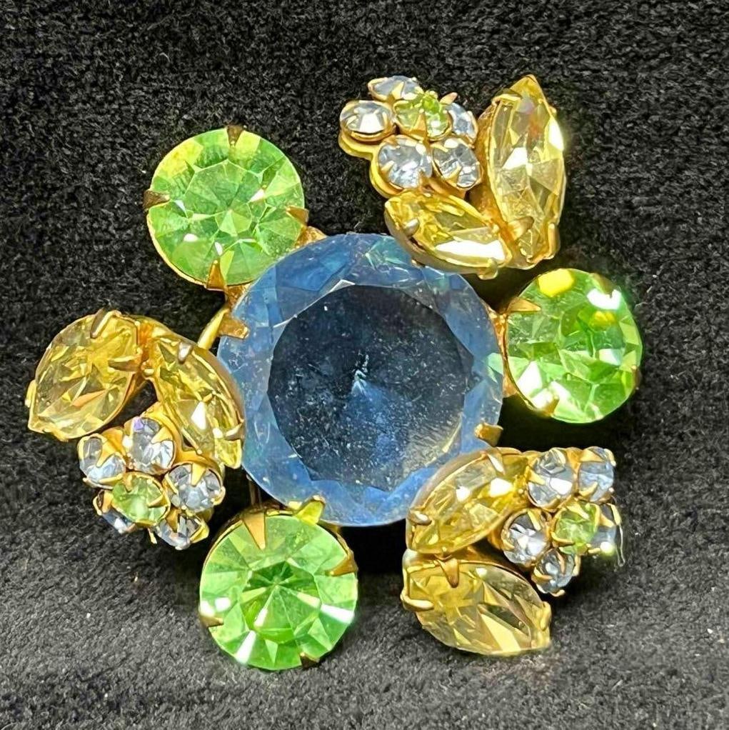 Vintage Signed Regency Gold Tone Brooch With Blue Green & Yellow Rhinestones (1 of 6)