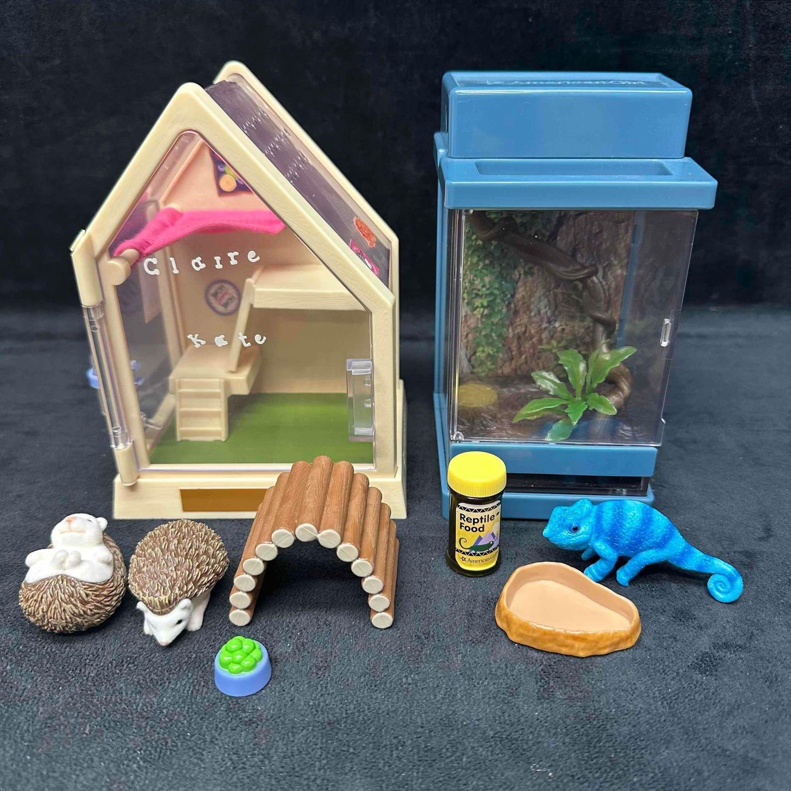 American Girl Mini Pet Habitat and Accessories Hedgehogs and Chameleon (1 of 7)