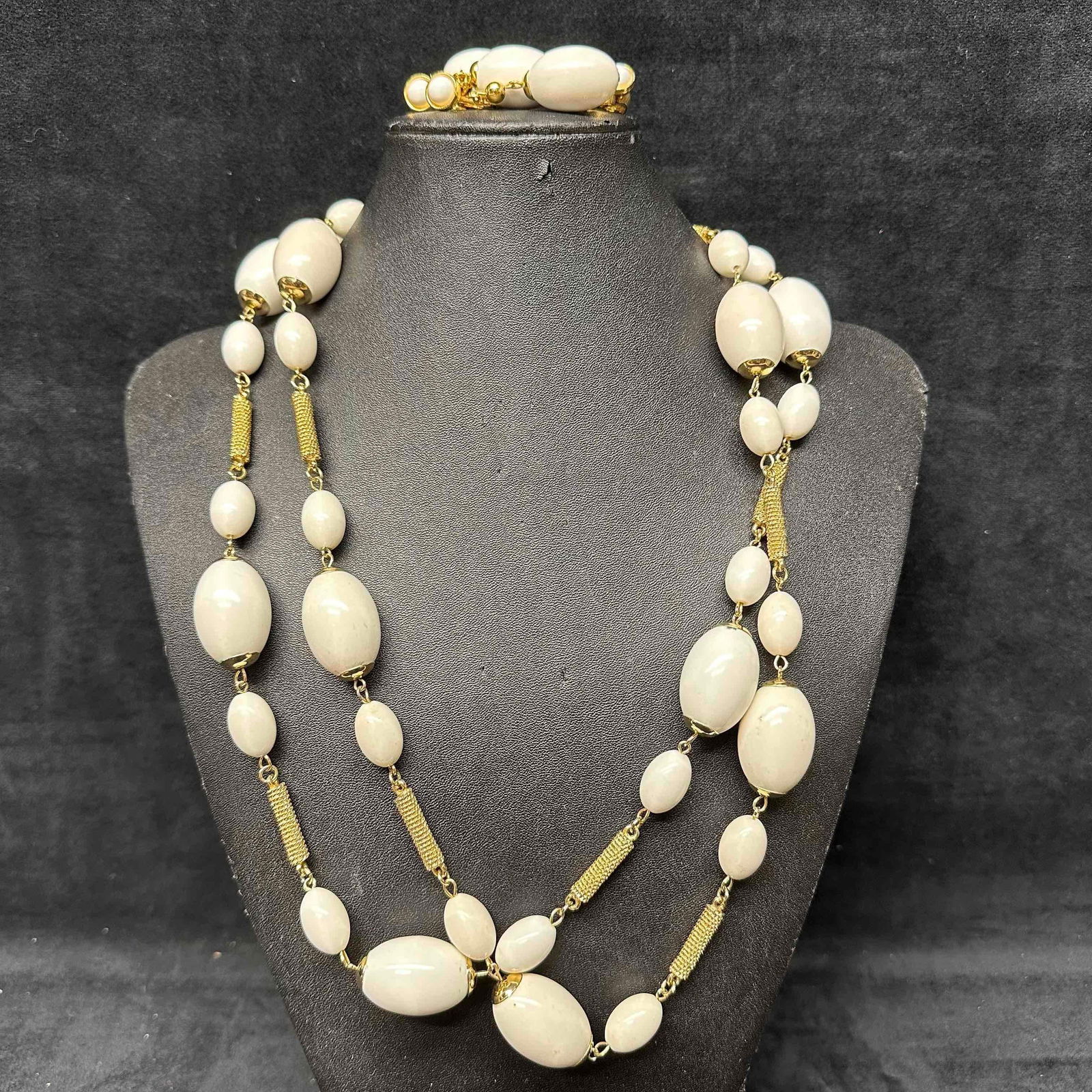 Large White Bead Necklace and Earrings Set with Gold Tone Accents J13 (1 of 7)