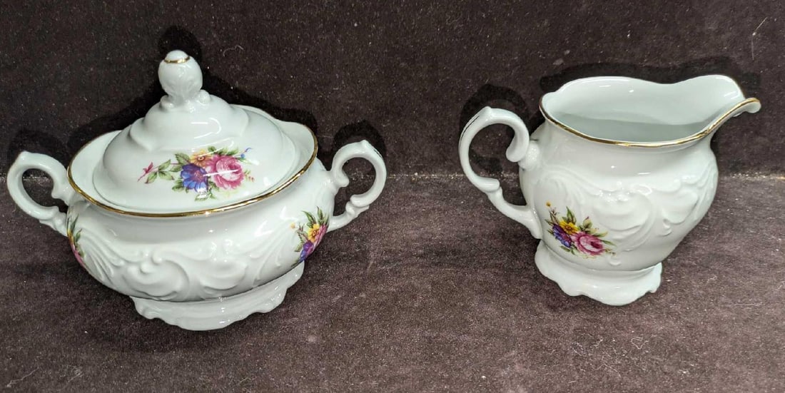 Retired Royal Kent RKT6 Sugar Bowl And Creamer B: Retired Royal Kent RKT6 Sugar Bowl And Creamer. The creamer is approx 5 1/4" x 3 1/2" x 4" and the sugar bowl with lid is approx 7" x 5 1/4" x 5" and it weighs 1.39lb. Both do not have any cracks or c