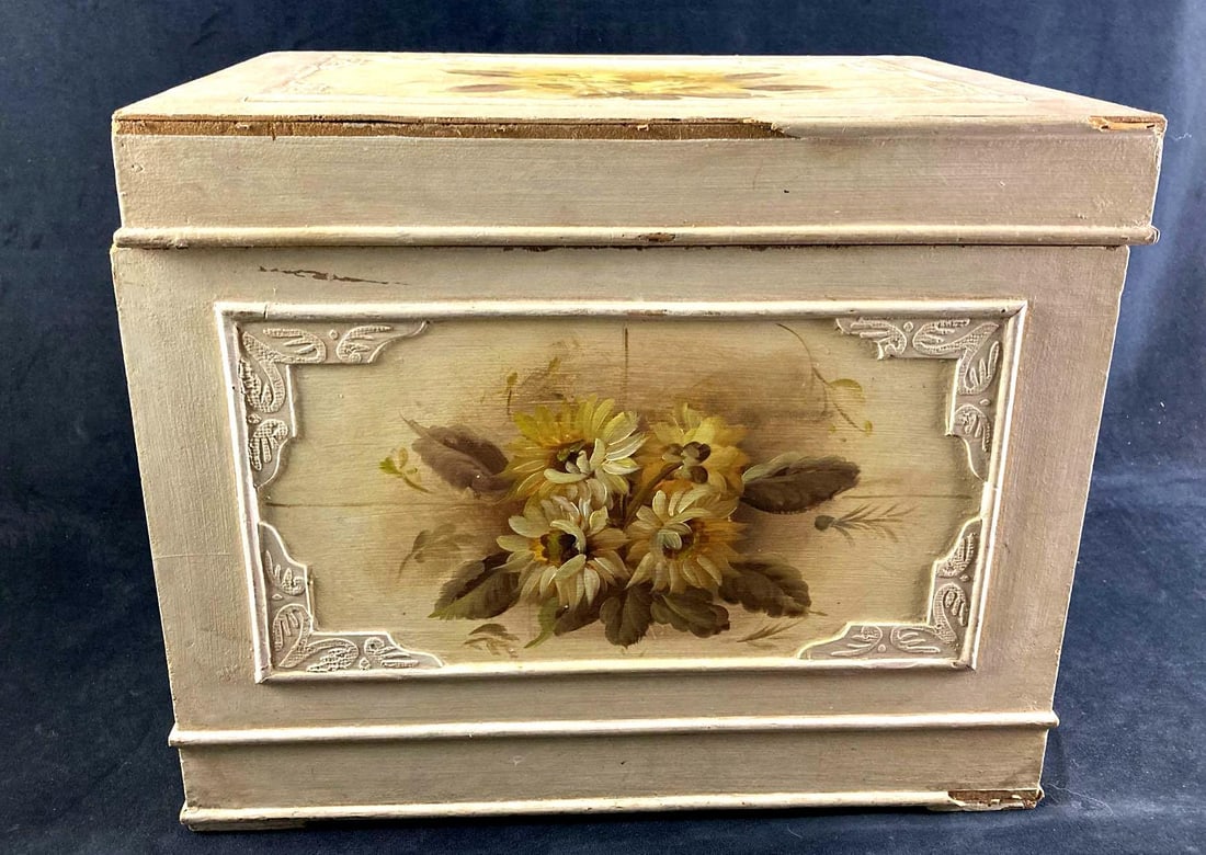 Ames Flower Trunk Red Interior (1 of 4)