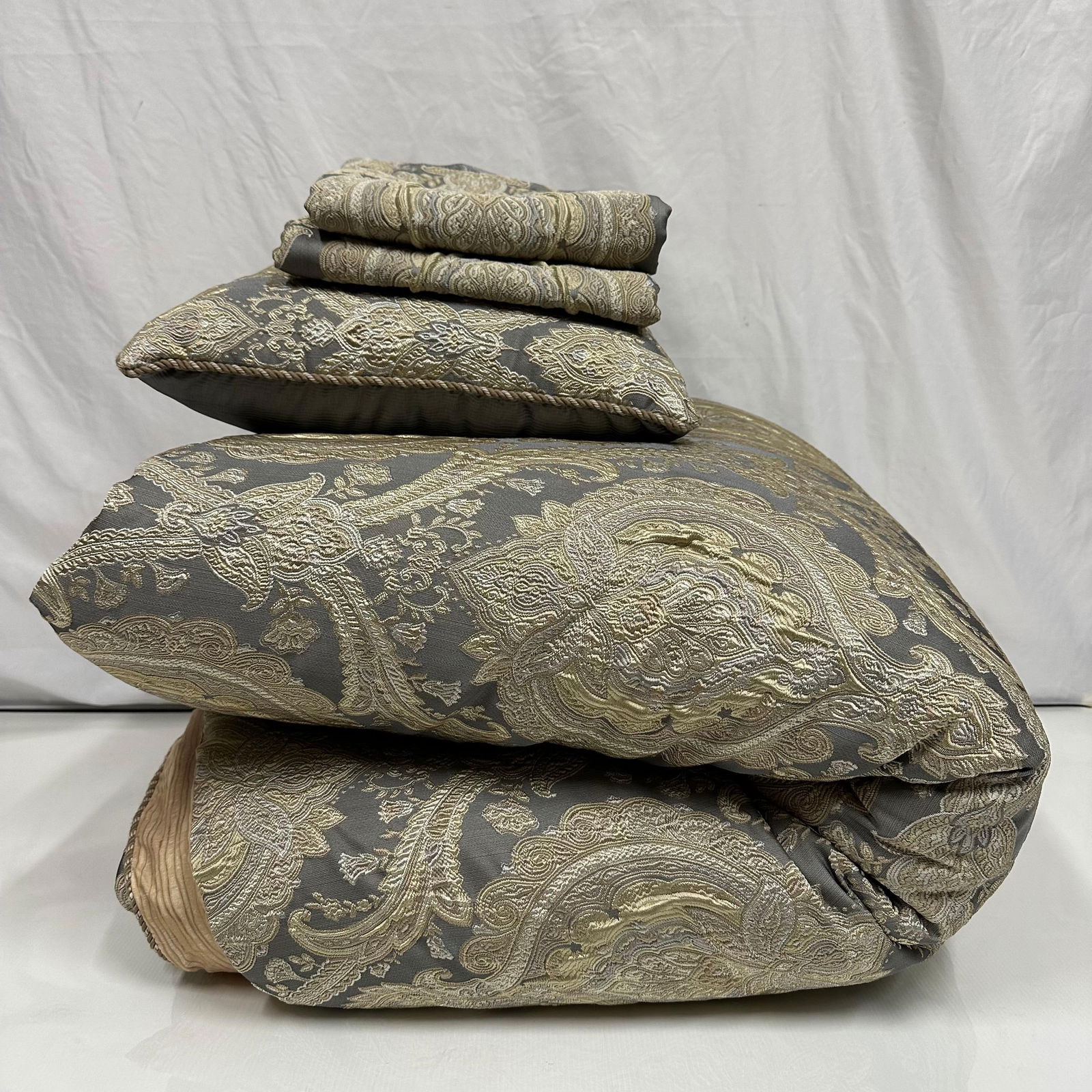 Norwich Channel Damask Comforter Set Pillow Case Blanket Queen (1 of 16)