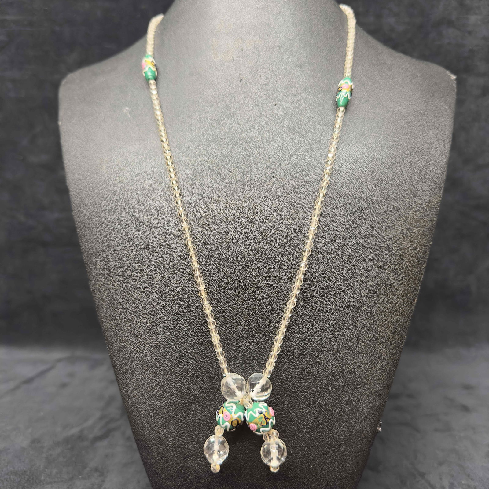 Murano Venetian Lamp Work Art Glass Green Floral and Clear Beaded Lariat Necklace H29: Murano Venetian Lamp Work Art Glass Green Floral and Clear Beaded Lariat Necklace H29. Necklace with green colored glass beads with beautiful designs on each. The necklace features gold toned accents.