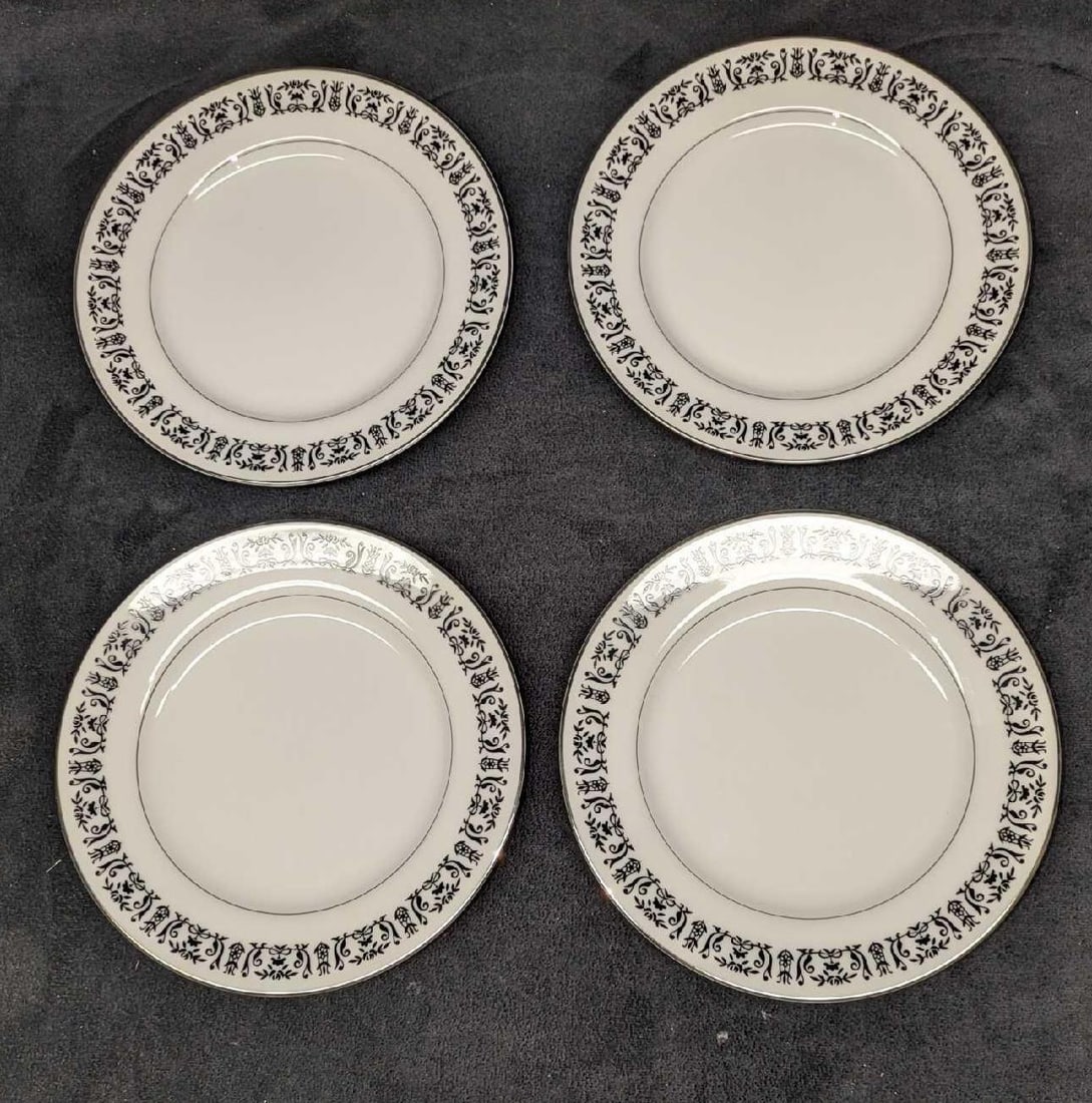 4 Retired Treasure Chest Majestic Bread & Butter Plates: 4 Retired Treasure Chest Majestic Bread & Butter Plates. Each plate is approx 6 3/8" x 6 3/8" x 3/8" and the total weight is 1.54lb. The plate has no chips or cracks.