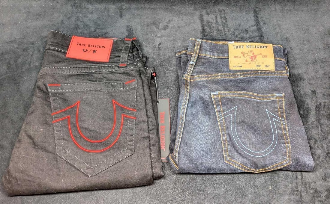 2 True Religion Men's Size 30 Jeans: 2 True Religion Men's Size 30 Jeans. This lot includes: (1) True Religion Ricky Relaxed Straight Men's Size 30. Made of 91% Cotton and 7% Polyester and 2% Elastane. These have the original