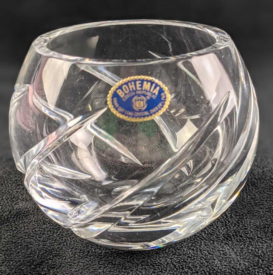 Bohemia Czech Republic Crystal Tea Light Bowl: Bohemia Czech Republic Crystal Tea Light Bowl. Is approx 4" x 4" x 3 1/2" and it weighs 1.16lb. The light bowl is in a good, unused condition with no known damage.