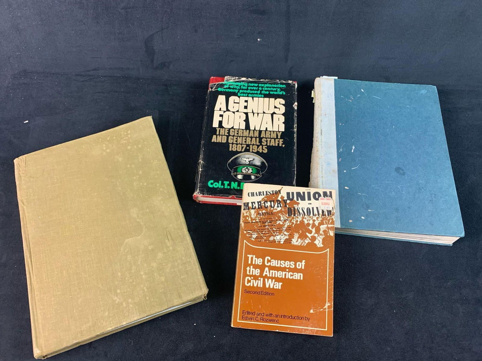 Lot Of 4 Vintage Military Books (1 of 19)
