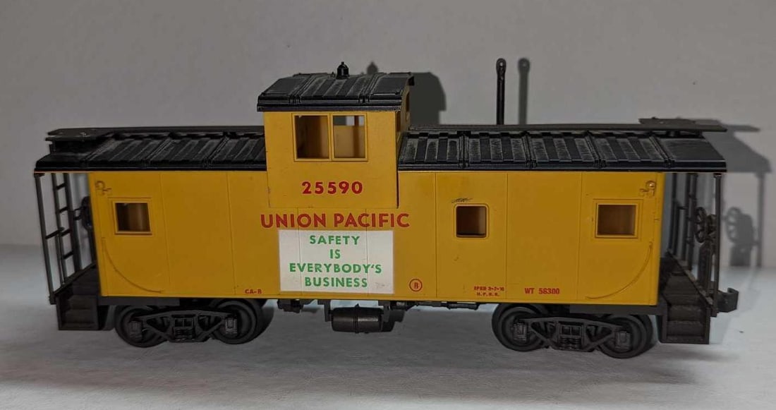 Atlas O Gauge Caboose 25590 Union Pacific Caboose (1 of 6)
