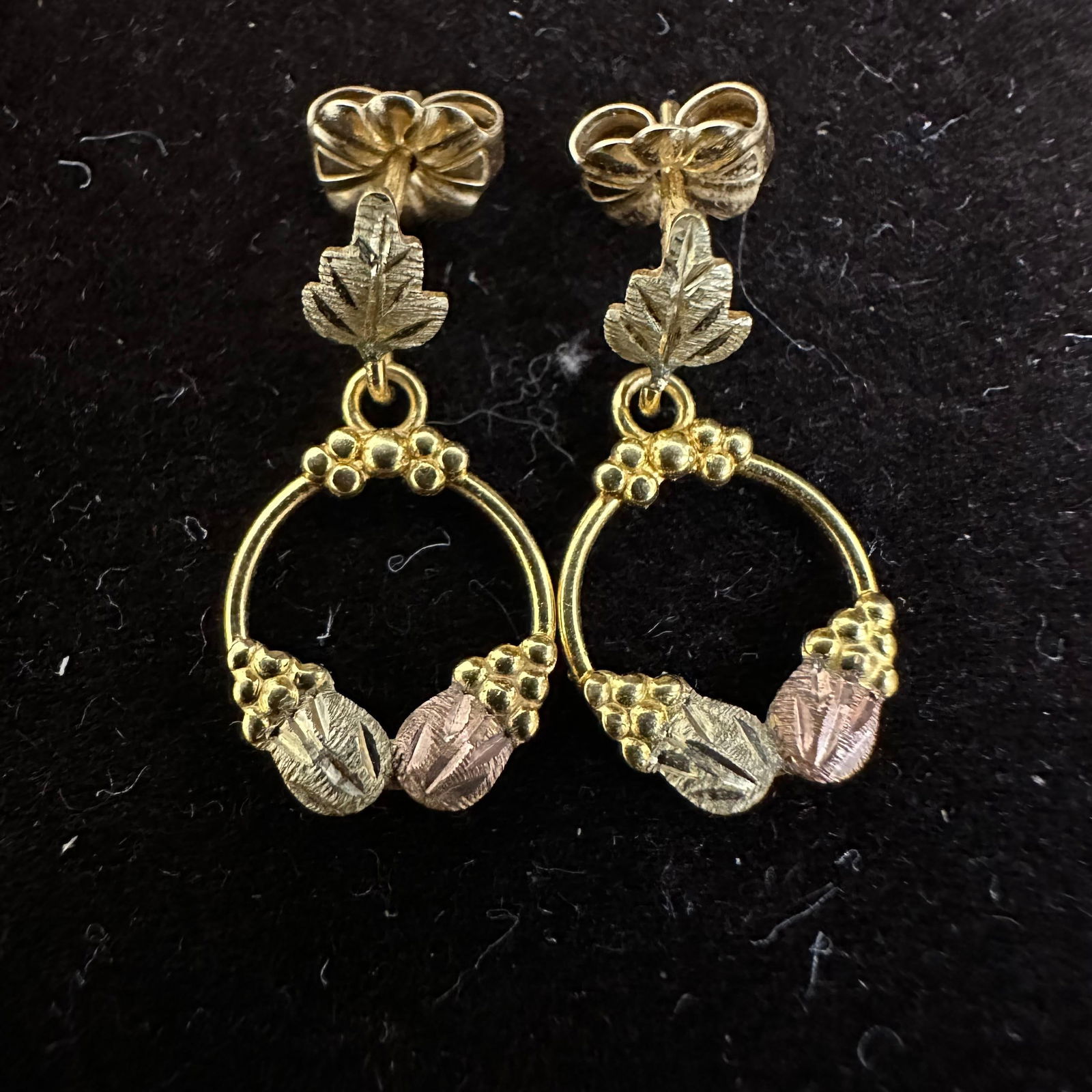 Black Hills 14K Gold Vine and Leaf Dangle Earrings M30 (1 of 7)