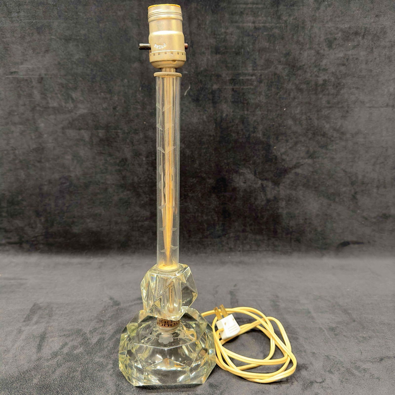 Etched Glass Crystal Table Lamp Floral Flower Design (1 of 10)