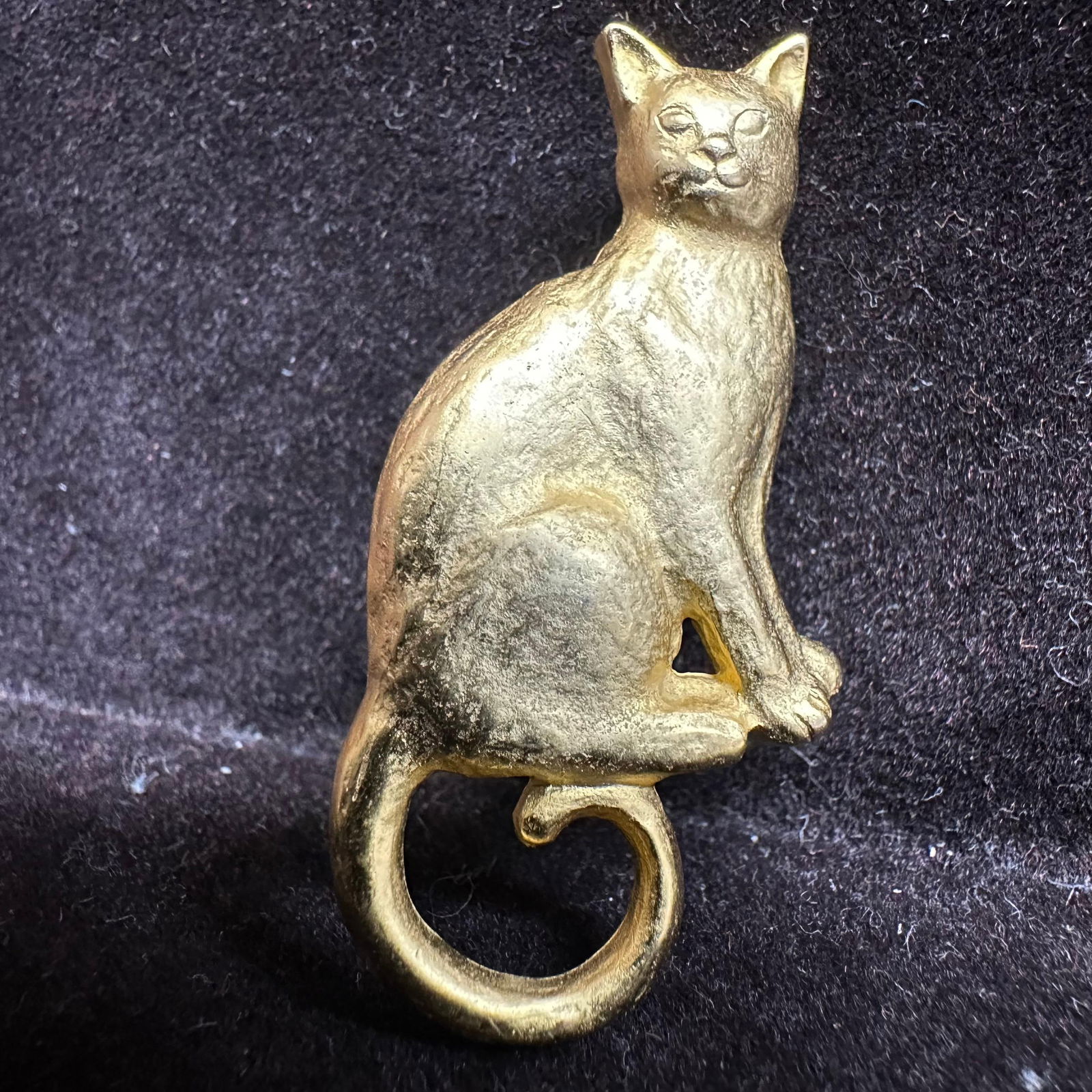 JJ Jonette Gold Tone Seated Cat Earring Brooch Pin (1 of 6)