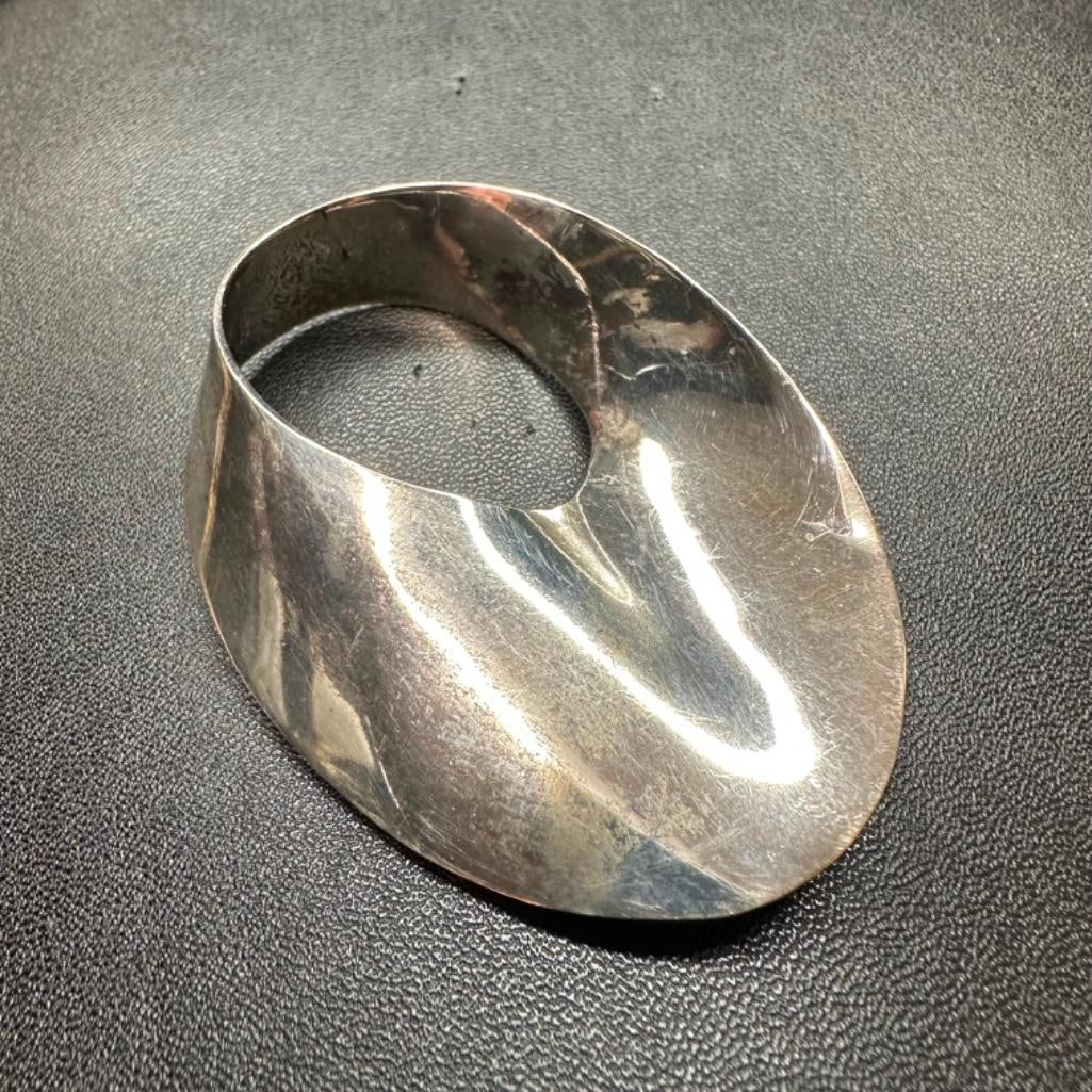 Sterling Silver Mobius Strip Design Brooch (1 of 3)