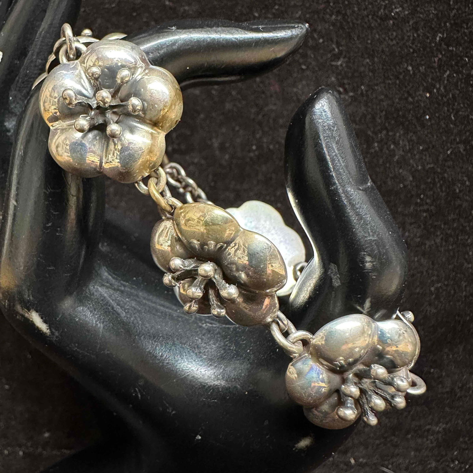DDD 925 Mexico Hibiscus Flower Sterling Silver Bracelet G36: This item is in good pre-owned, previously used/displayed condition with noticeable light wear, and surface scratches. Please reference all photos for full details. This piece of jewelry has been