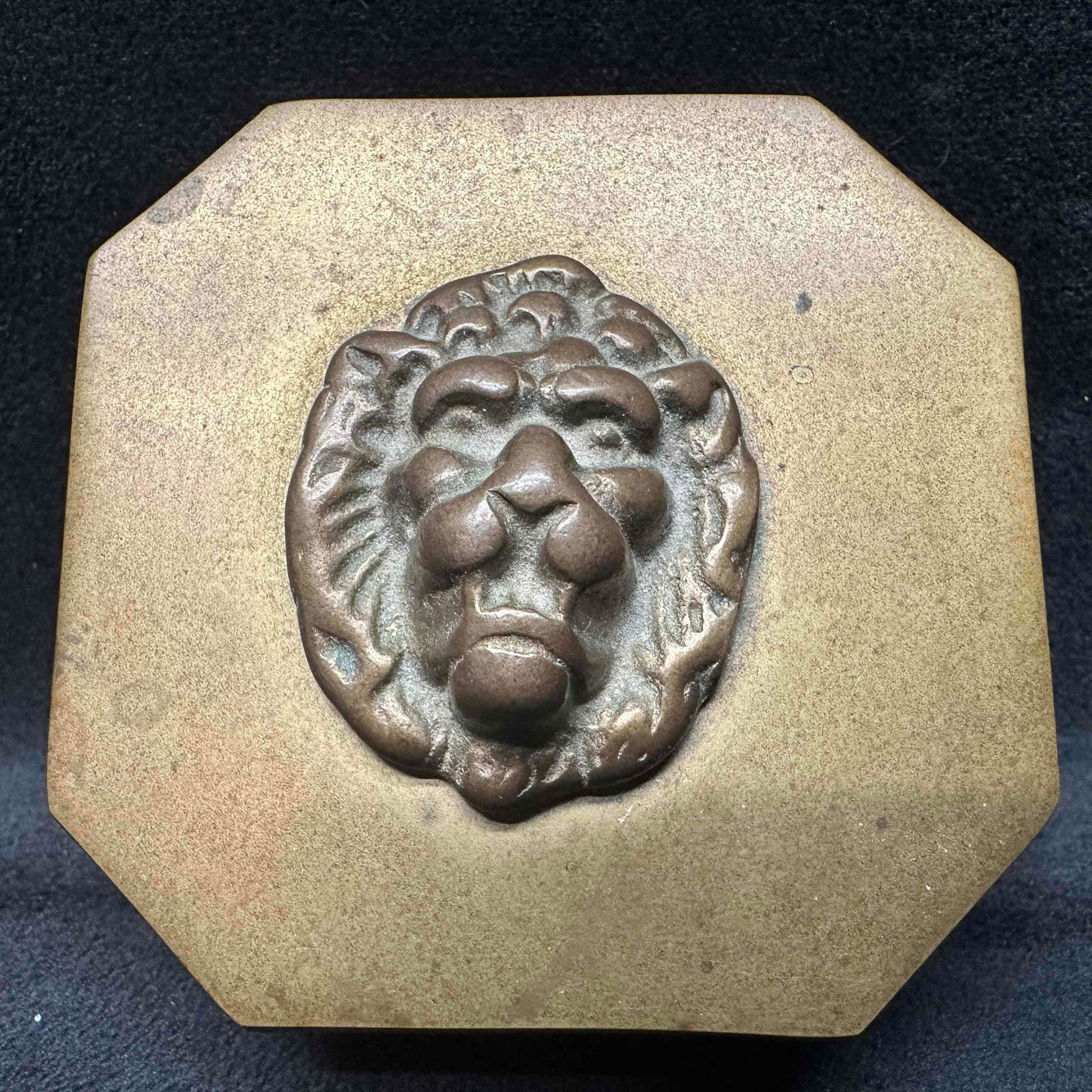 Vintage Brass Lion Motif Trinket Jewelry Box Gold Toned Mini Stash Case (1 of 9)