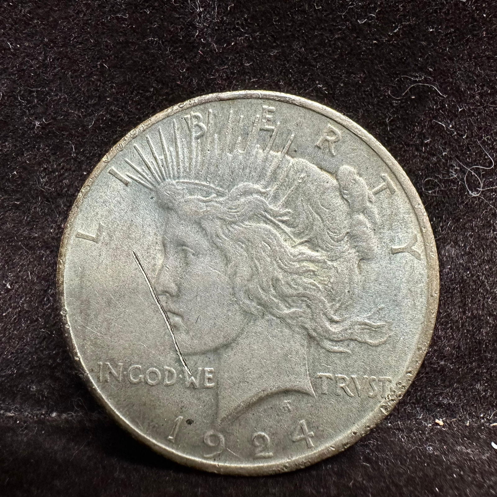 1924 Peace Dollar .900 Silver US Coin (1 of 4)