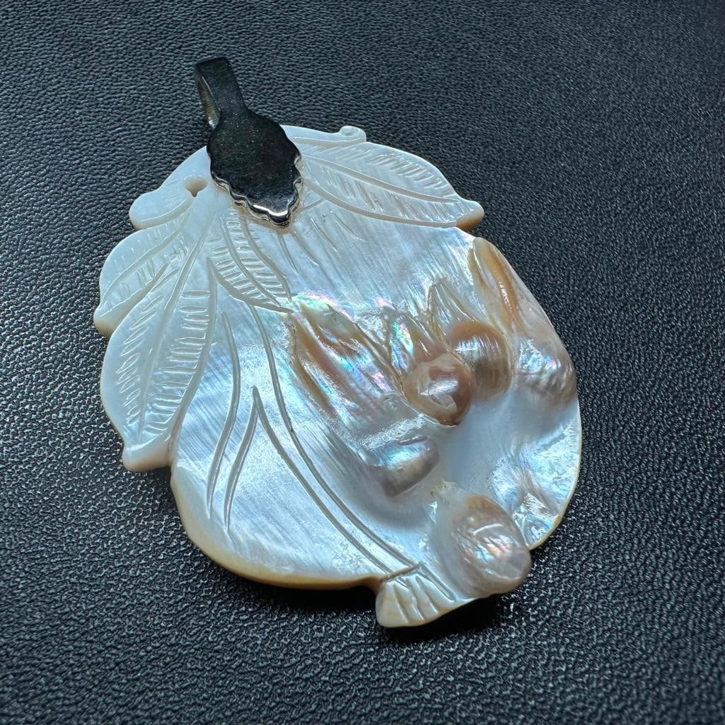 Hand-Carved Blister Pearl Pendant - Leaves (1 of 2)
