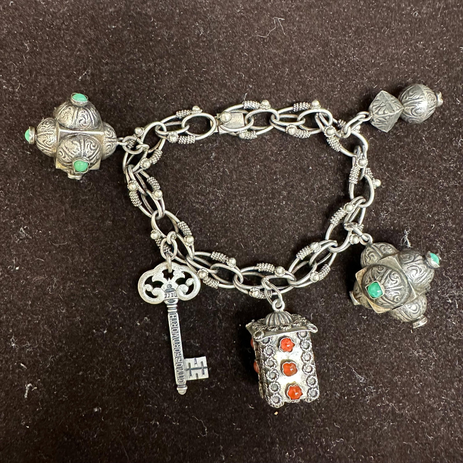 800 Silver City of Fort Worth Key and Stone Charm Bracelet K80 (1 of 7)