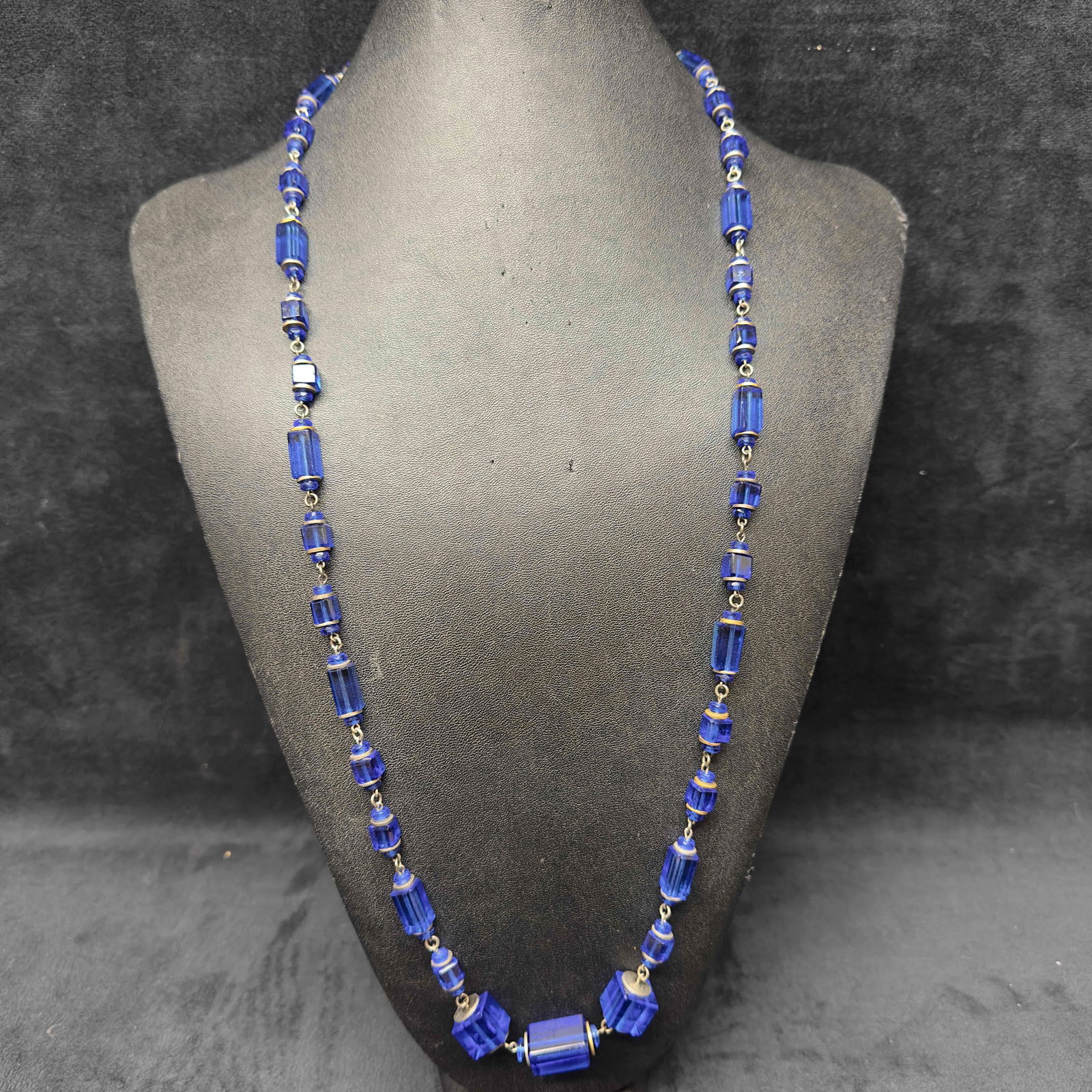 Blue Clear Crystal Glass Square Rectangle Beaded Silver Tone Chain Necklace I47: Blue Clear Crystal Glass Square Rectangle Beaded Silver Tone Chain Necklace I47. Necklace with clear blue colored square and rectangle shaped glass beads. The necklace features a spring ring clasp clo