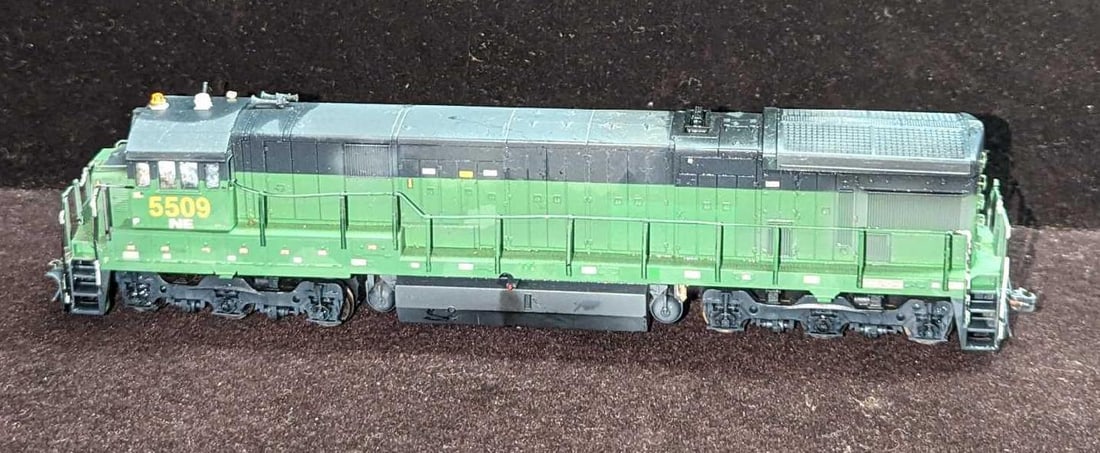 Atlas HO Scale Locomotive 5509 Rail NE Link (1 of 7)