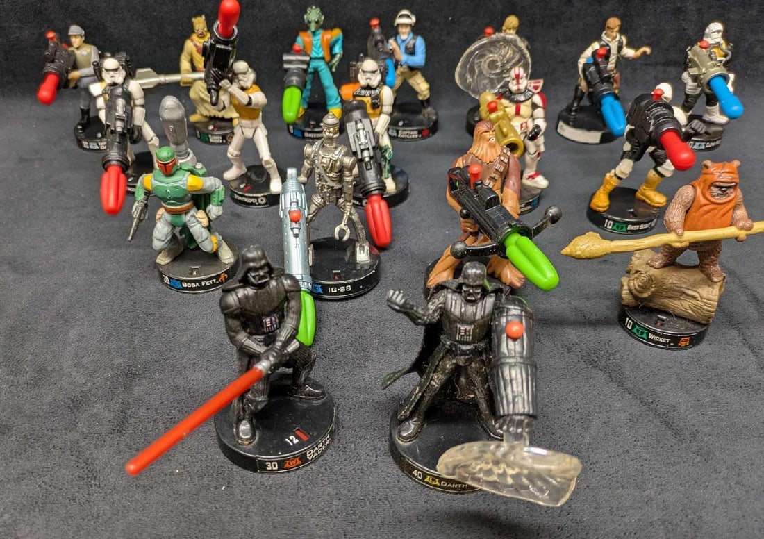 19 Star Wars Attacktix Tabletop Game Figures - 4