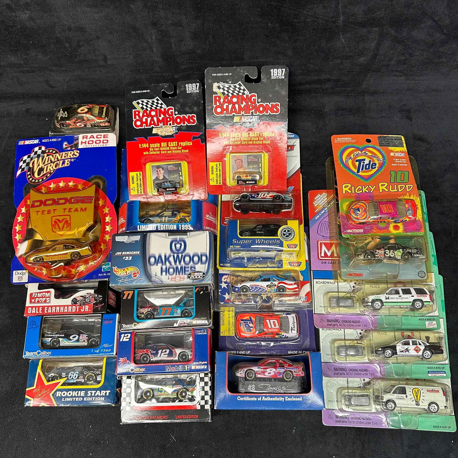 NASCAR Collectors Die Cast Collection Set 22 Cars 1:64 and 1:144 Scale Replicas (1 of 7)