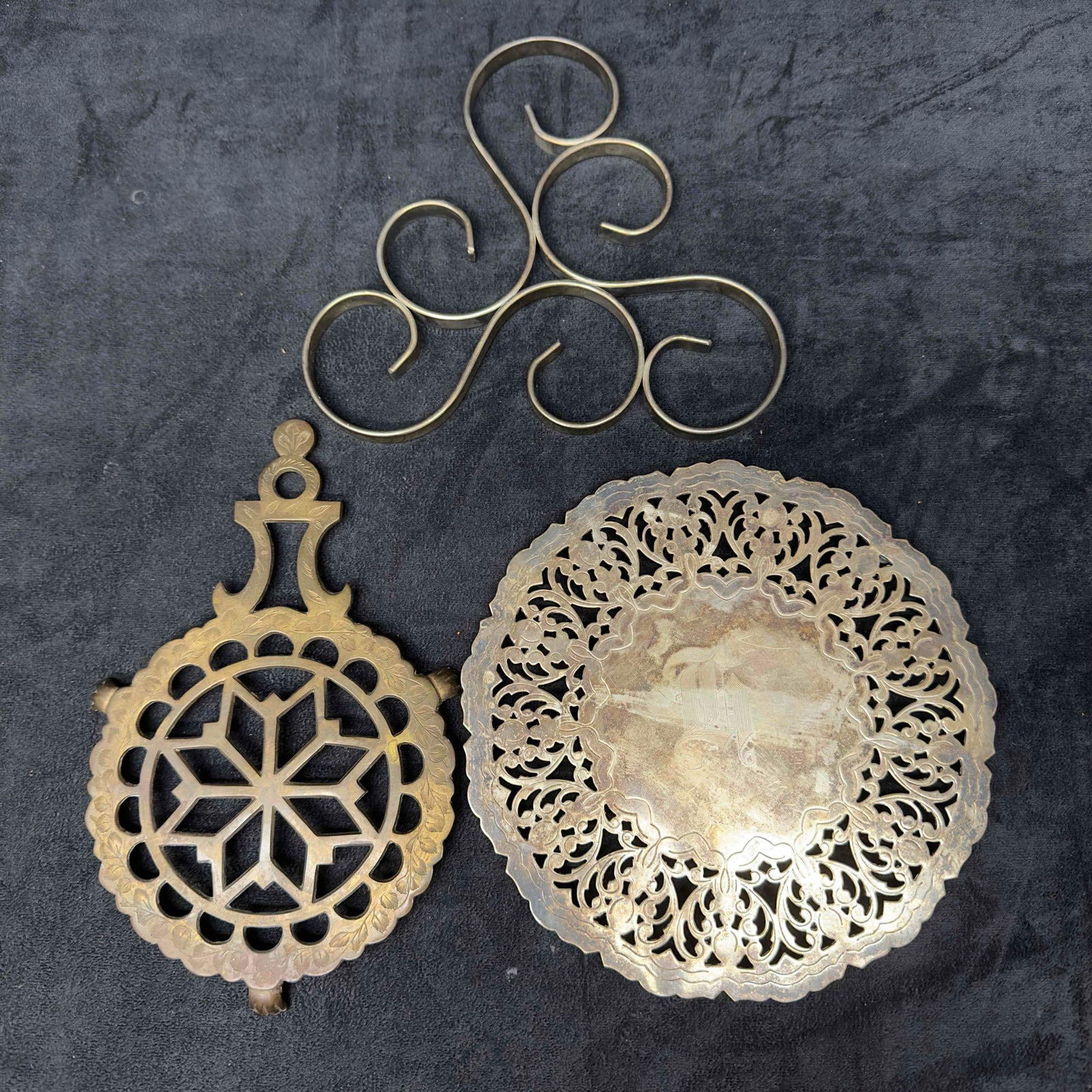 Brass Bronze Trivet Wall Hanging Decor Hot Plate Set of Three (1 of 12)