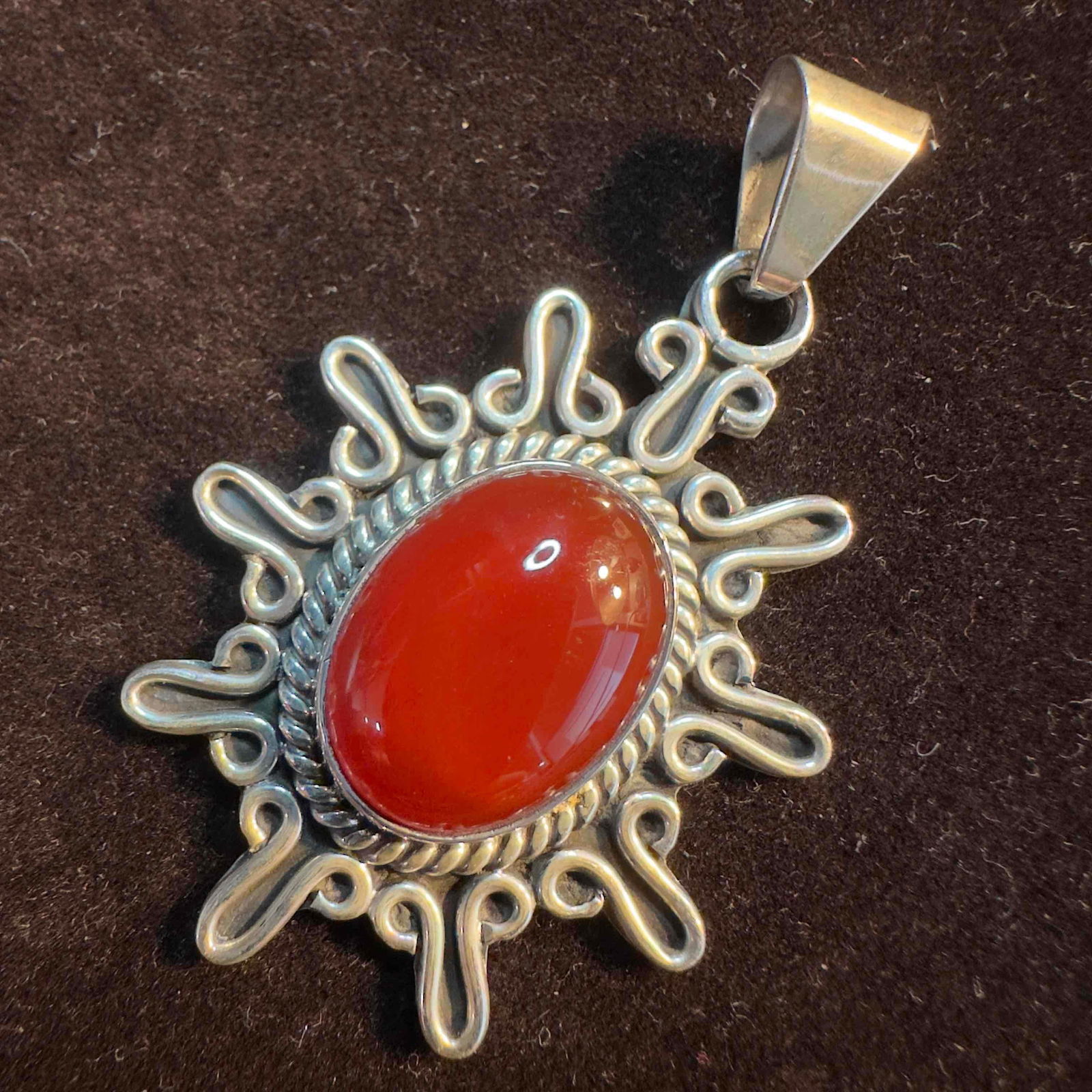 CII Mexico 925 Carnelian Cabochon Gemstone Sterling Silver Pendant: This item is in good pre-owned, previously used/displayed condition with noticeable light wear, and surface scratches. Please reference all photos for full details. This piece of jewelry has been