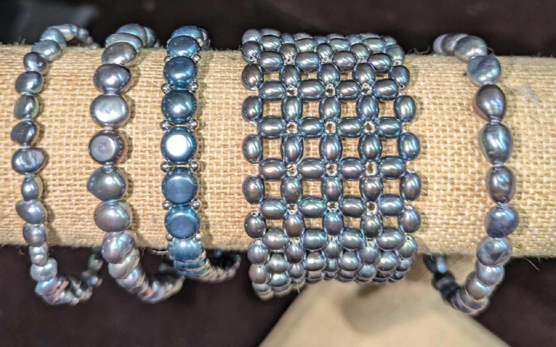 5 Vintage Faux Pearl Stretch Braclets: 5 Vintage Faux Pearl Stretch Bracelets. All are unmarked stretching bracelets. All have very light signs of wear and no damage. Please see the images as they are part of the description. All come in