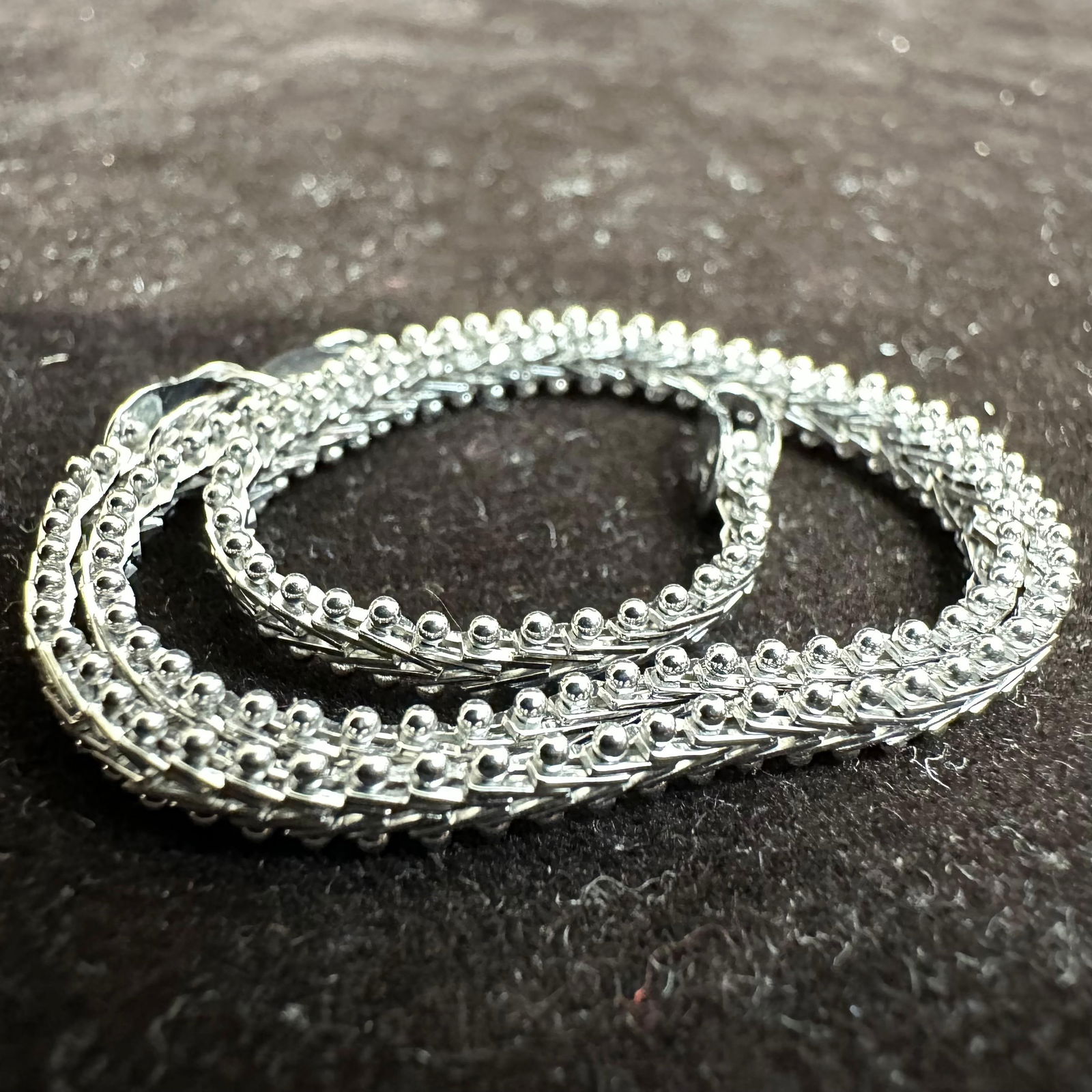 IG 14K White Gold Fine Bracelet O88: This item is in good pre-owned, previously used/displayed condition with noticeable light wear and surface scratches. Please reference all photos for full details. This piece of jewelry has been teste