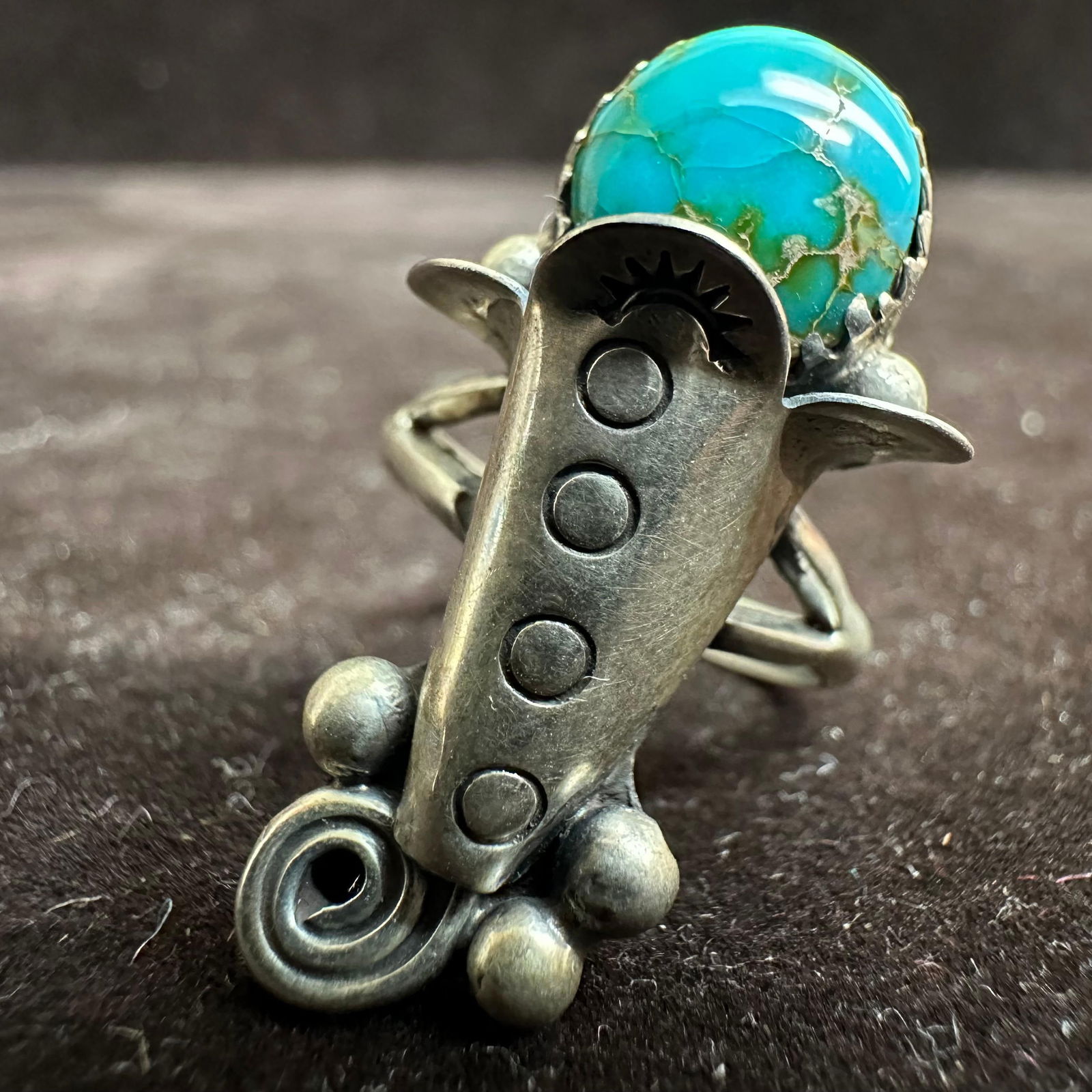 Natural Matrixing Round Turquoise Native Style Silverwork Silver Ring - 7